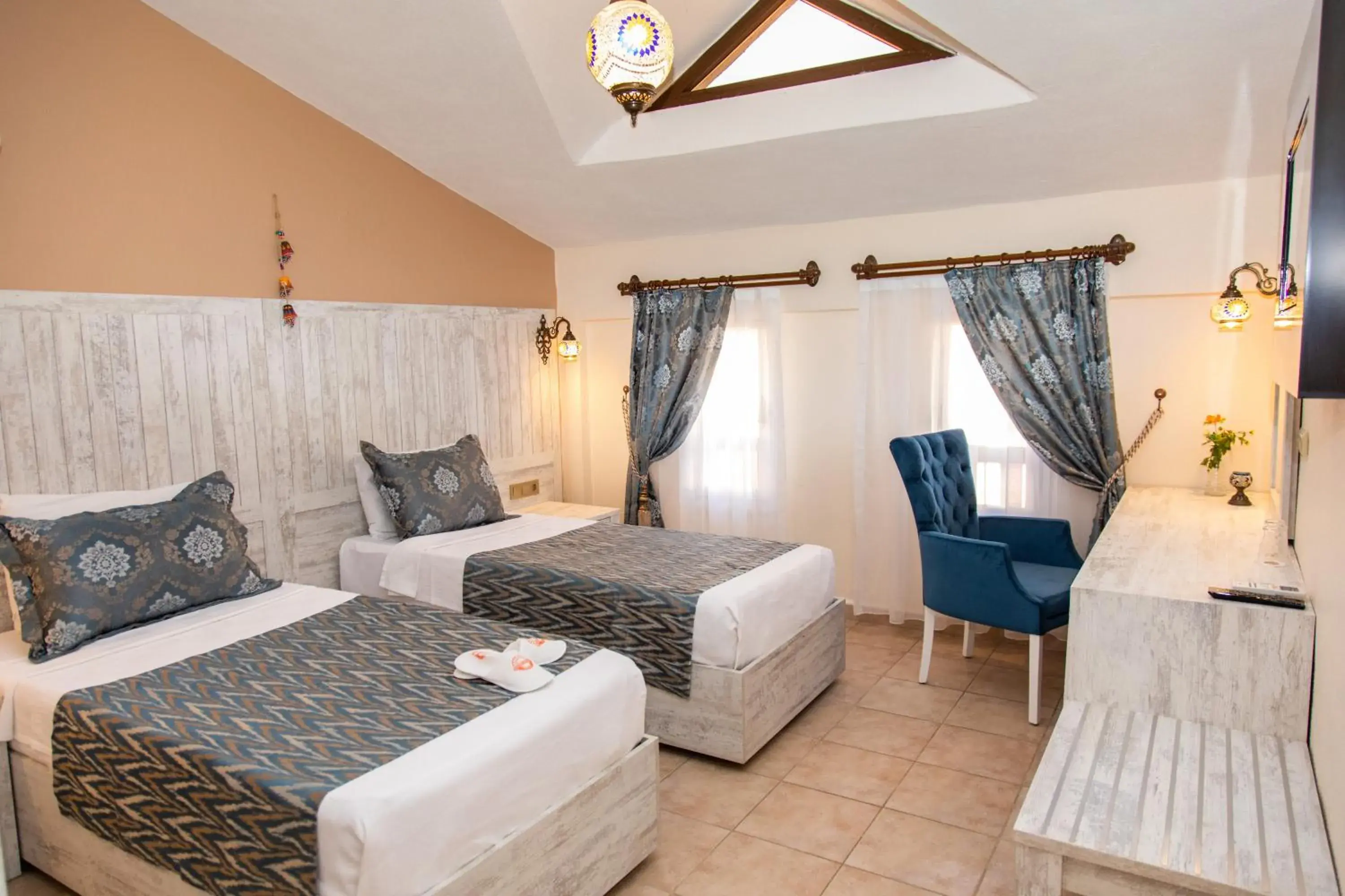 Photo of the whole room, Bed in Portakal Hotel Dalyan