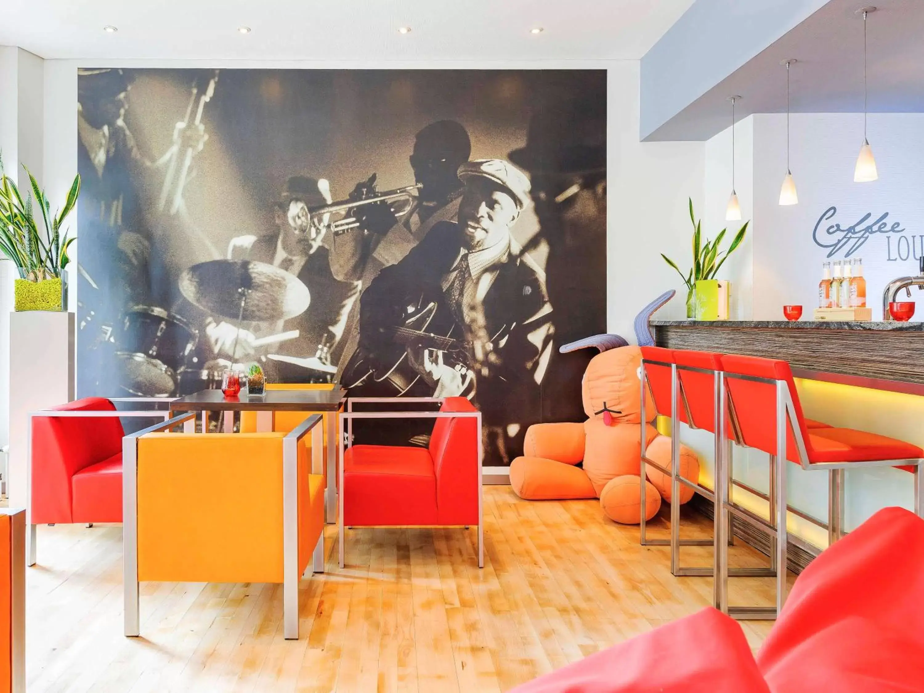 Lounge or bar in ibis Styles Hamburg Alster City