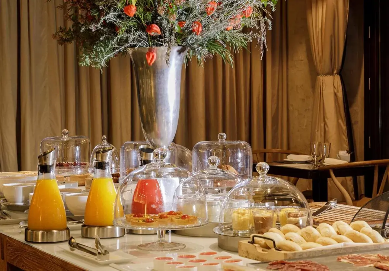 Food and drinks in EME Catedral Mercer Hotel Food and drinks in EME Catedral Mercer Hotel