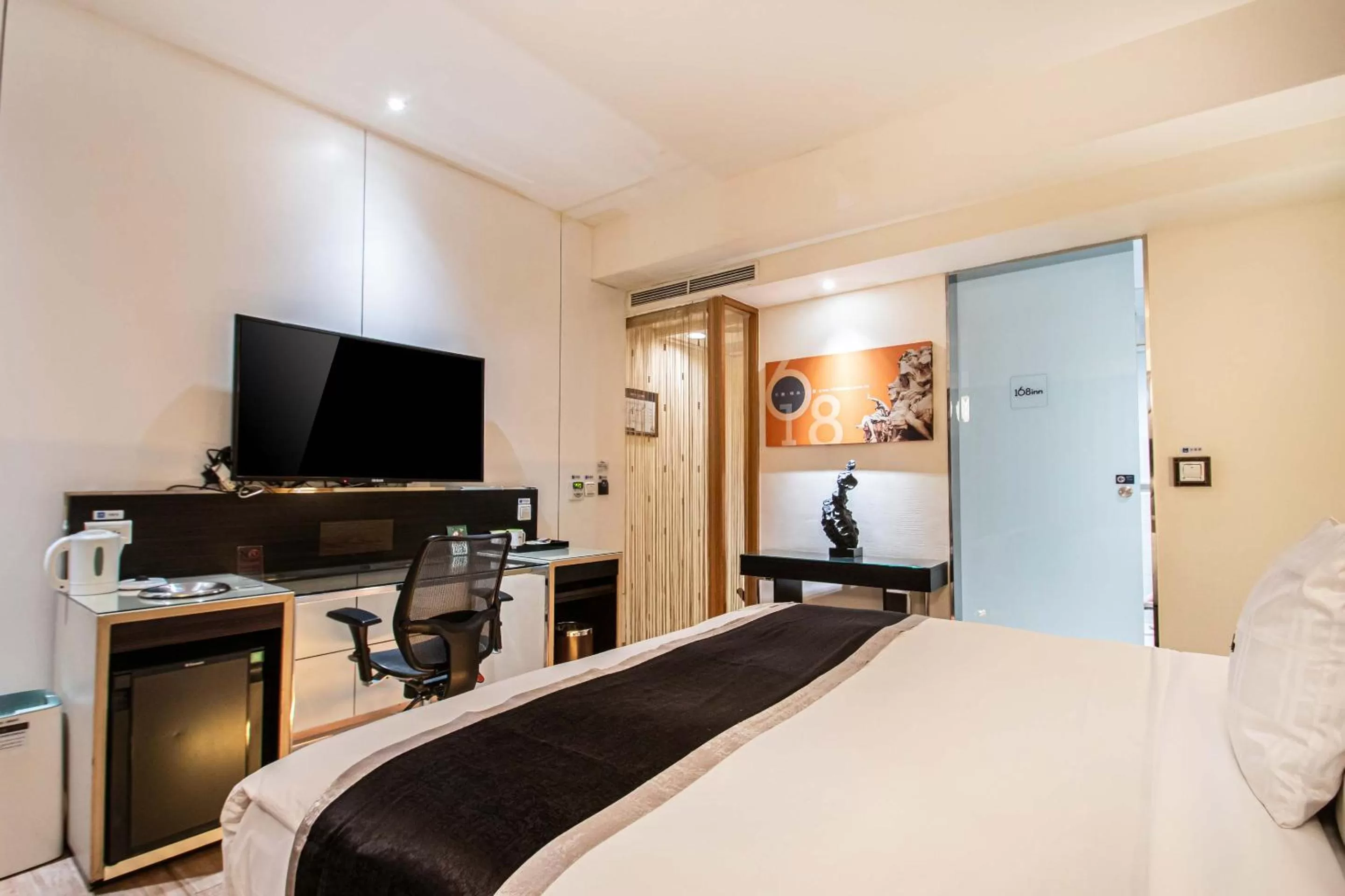 Decorative detail, Bed in 168 Motel-Hsinchu