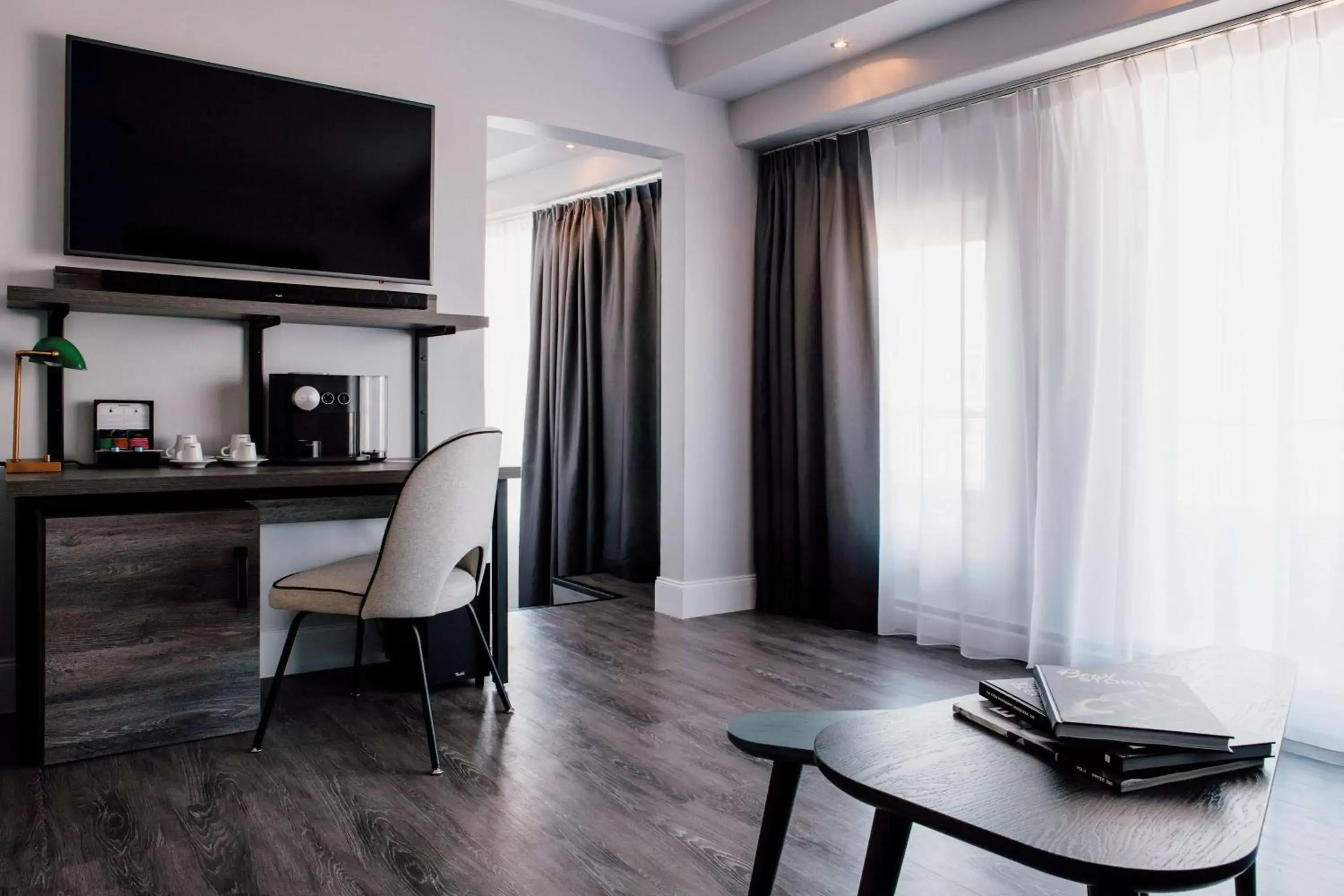 Bedroom, TV/Entertainment Center in Hotel Berlin, Berlin, a member of Radisson Individuals