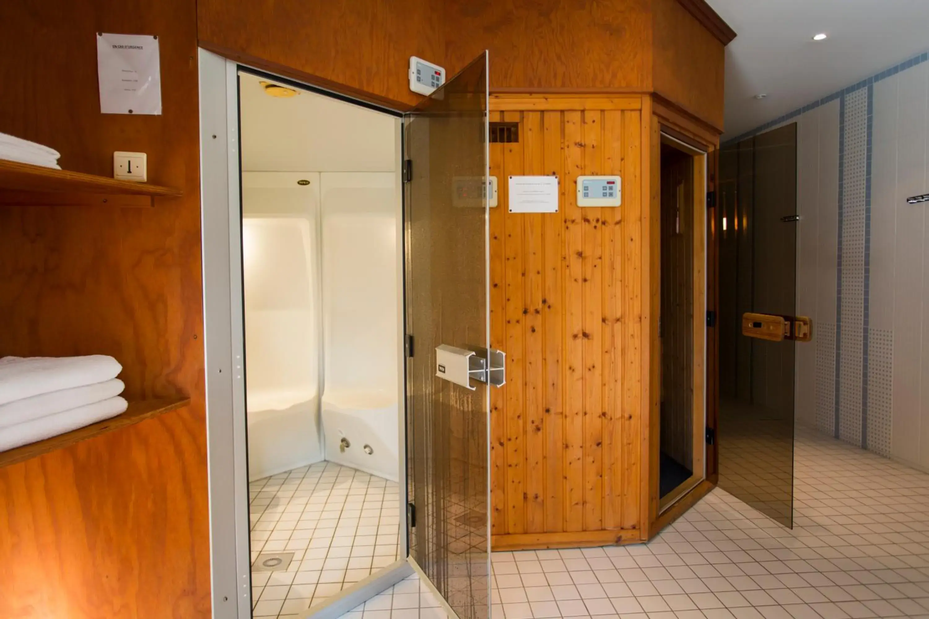 Spa and wellness centre/facilities, Bathroom in Le Manoir Au Lac