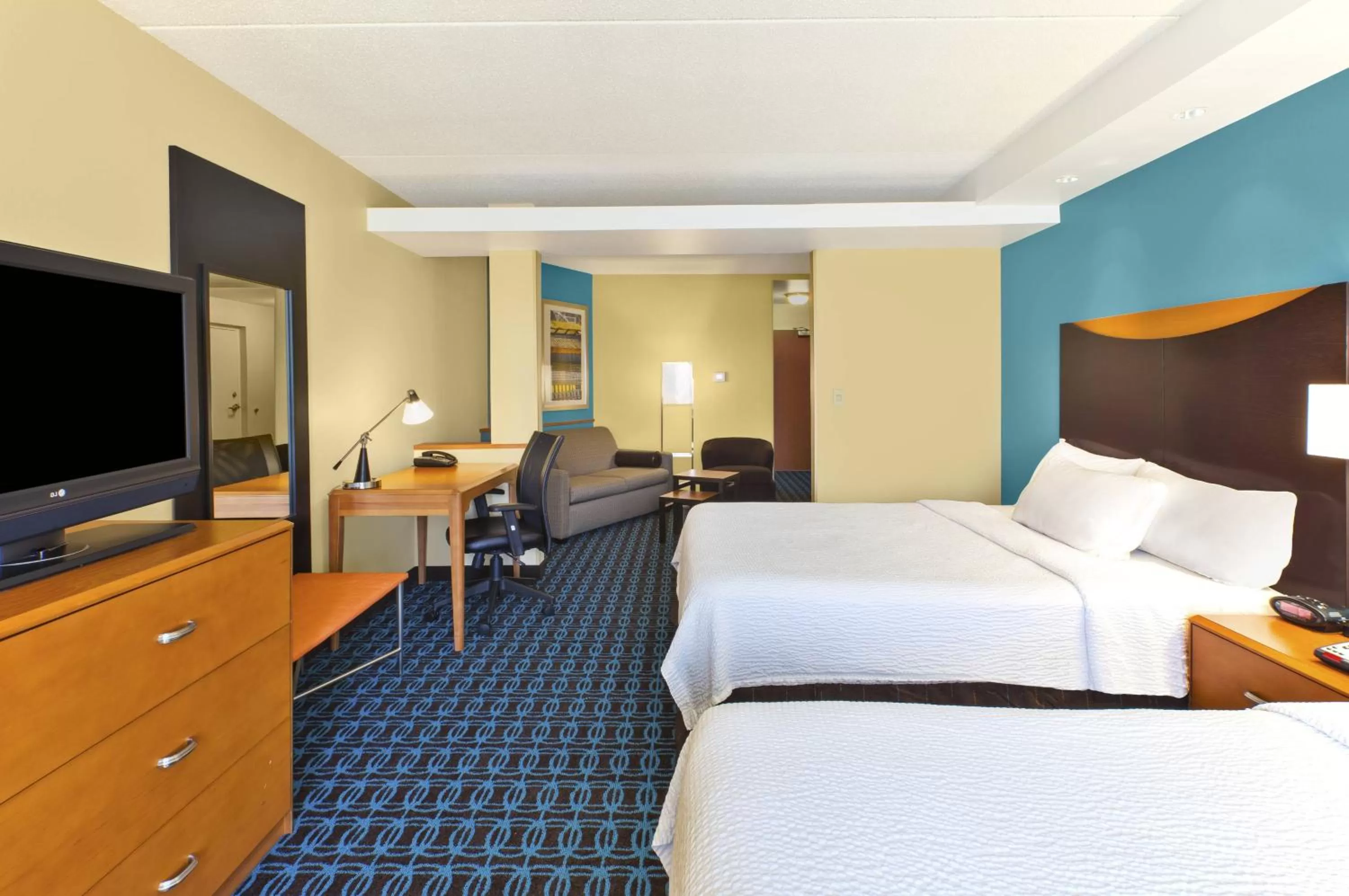 Bed in Fairfield Inn & Suites by Marriott Lexington North