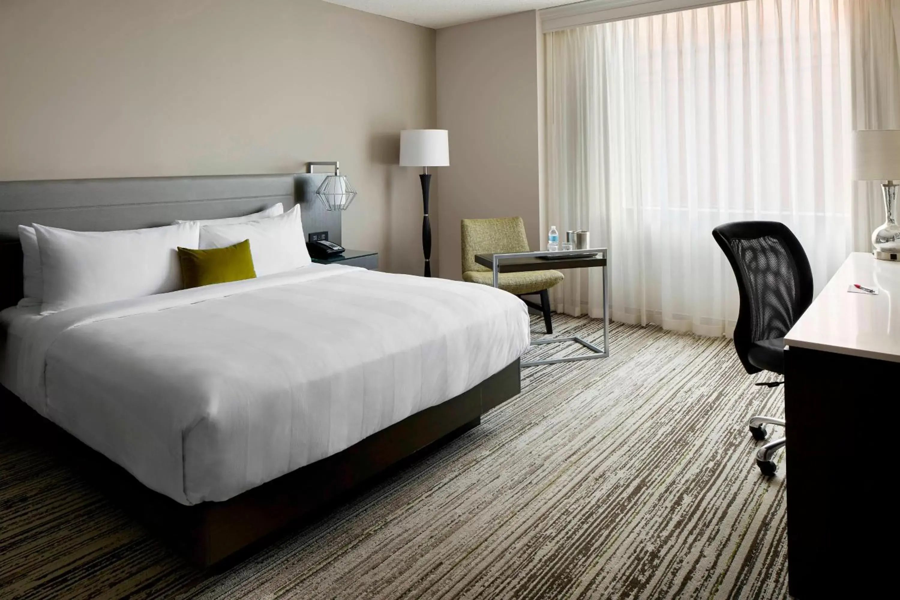 Photo of the whole room, Bed in Marriott Columbus Northwest