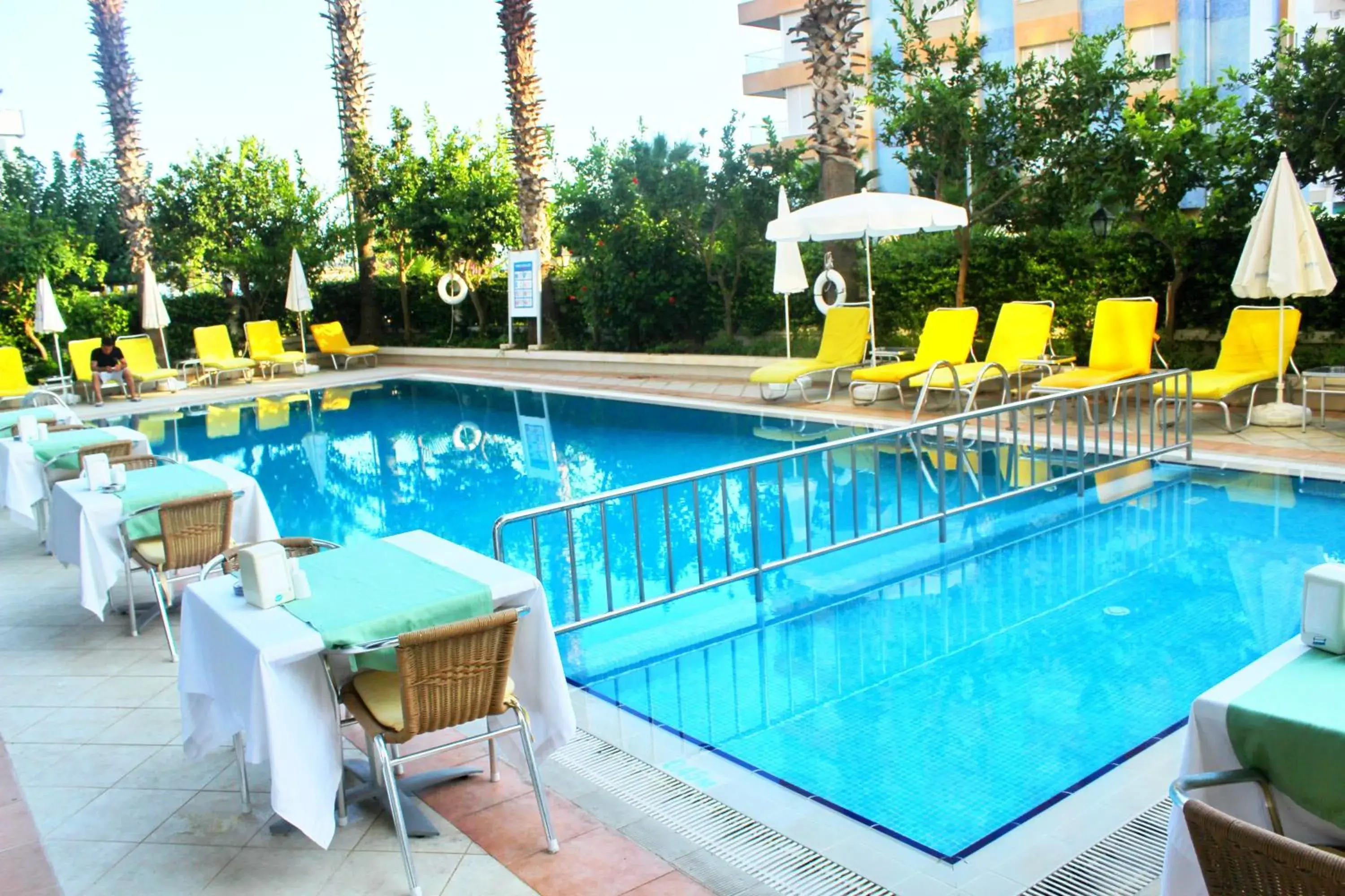 Swimming Pool in Hotel Royal Hill