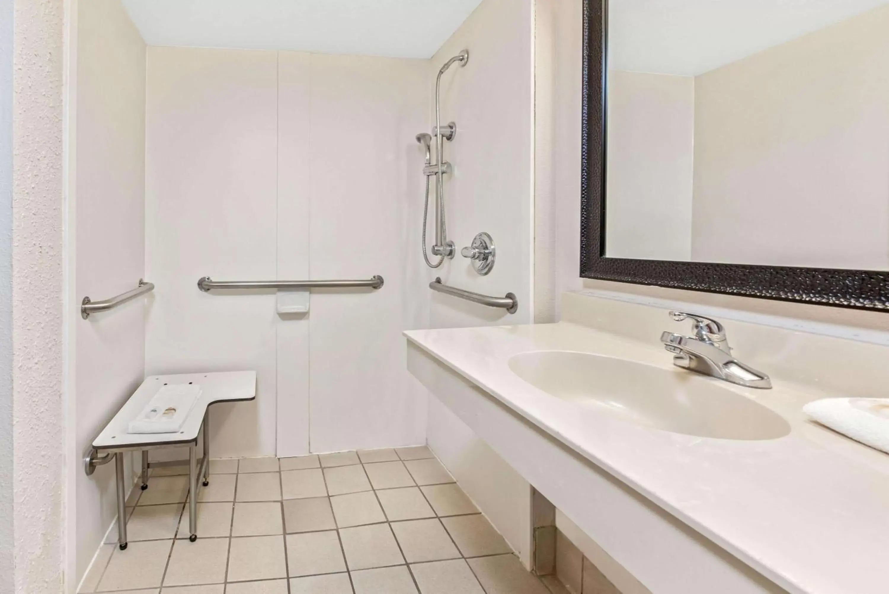 Shower, Bathroom in La Quinta Inn by Wyndham Miami Airport North