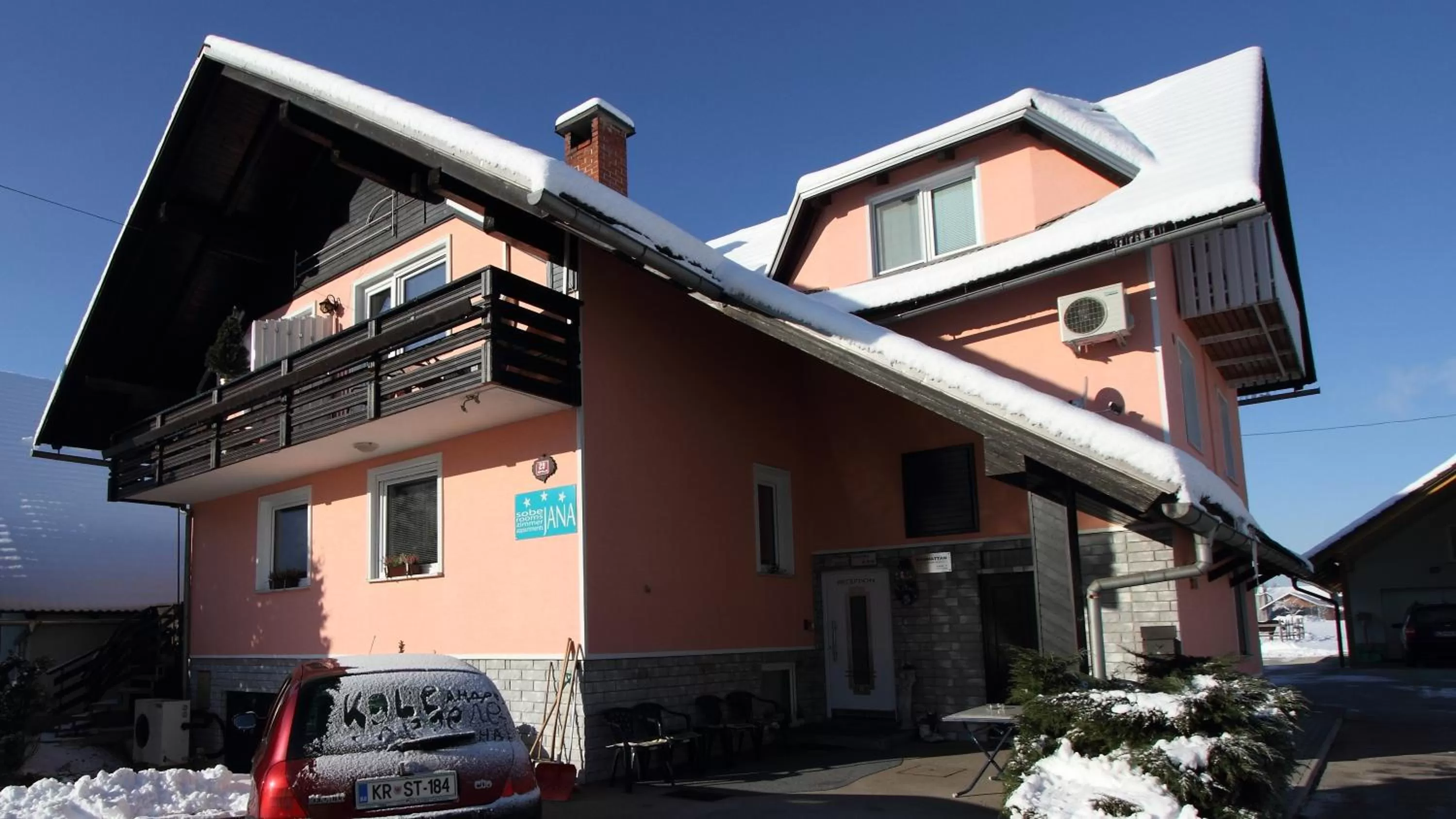 Facade/entrance in Rooms & Apartments Jana