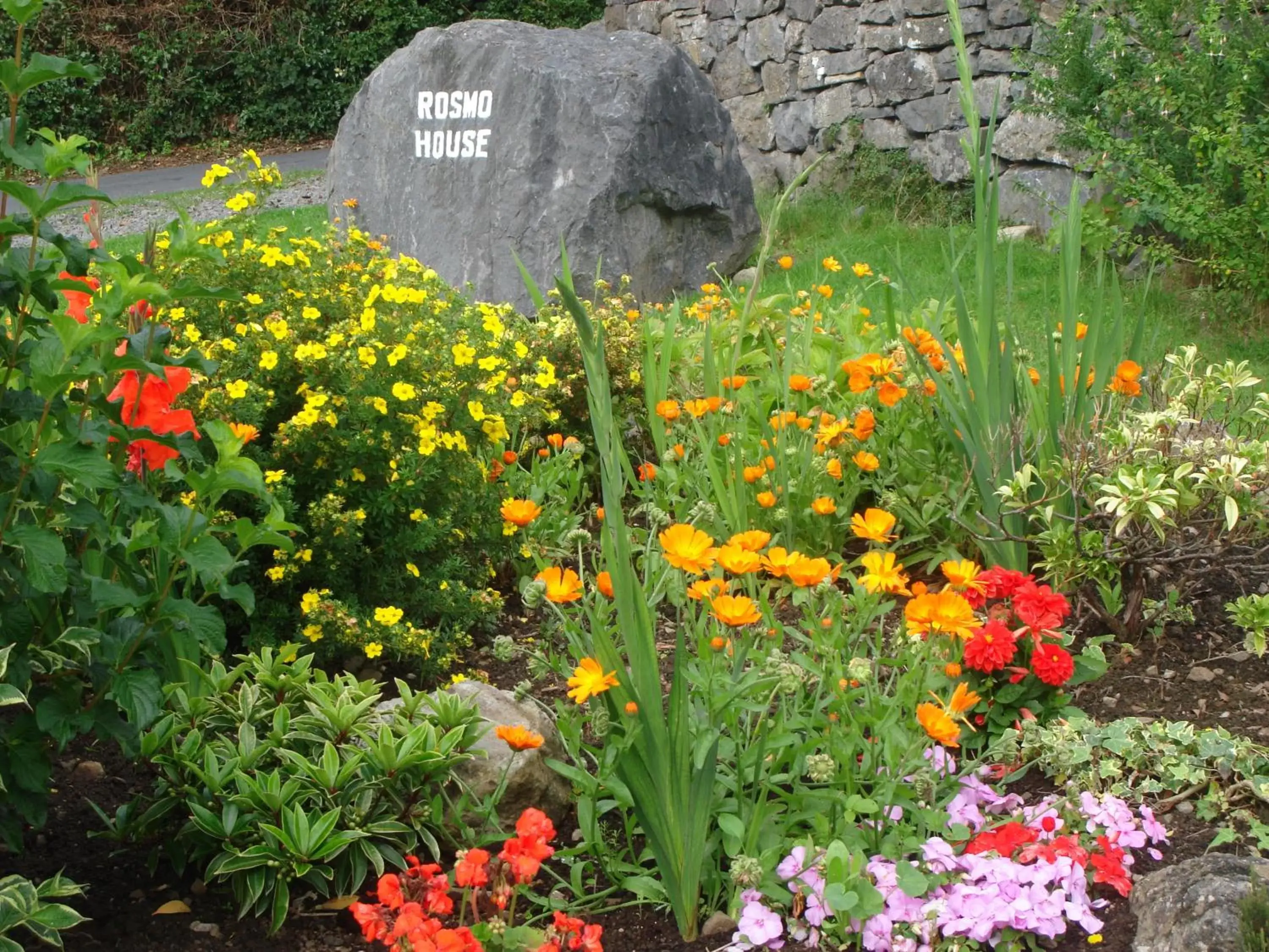 Garden in Rosmo House B&B