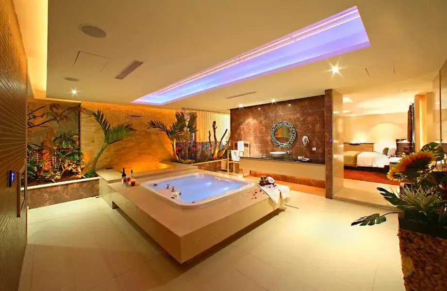 Photo of the whole room, Swimming Pool in Amain Boutique Motel Tucheng