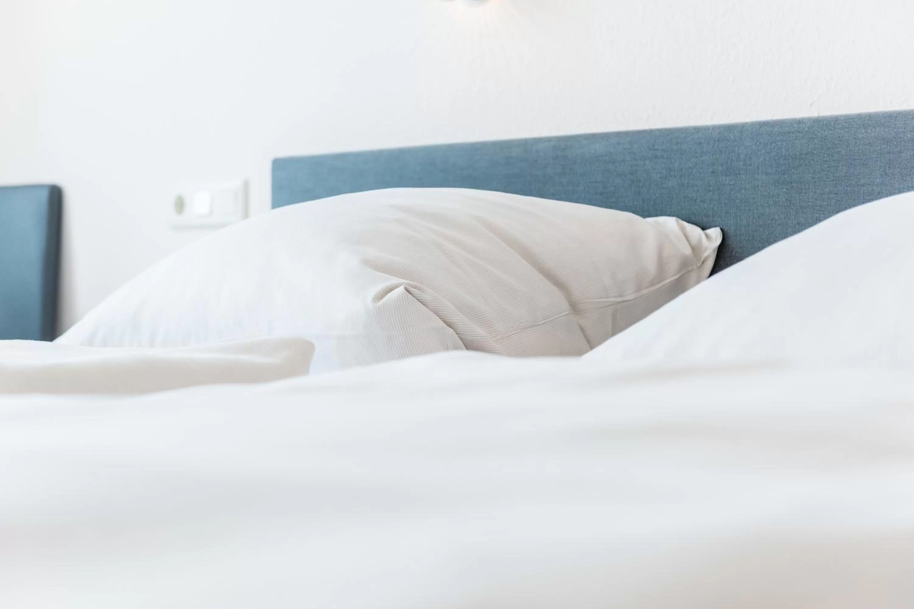 Photo of the whole room, Bed in Schäfers Hotel, Self-Check-in, Cafe und Bäcker am Hotel