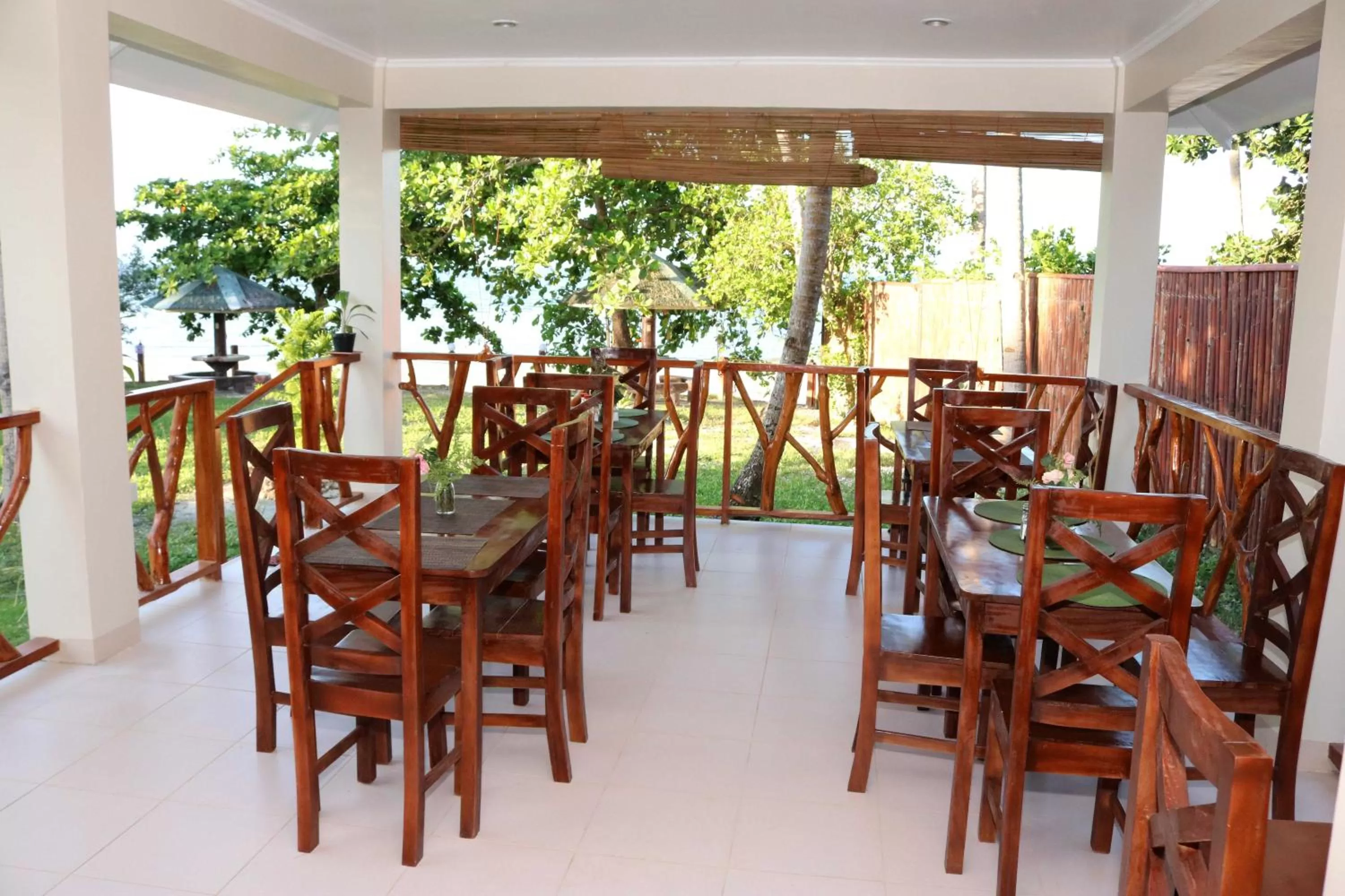 Restaurant/places to eat in D's Oceanview Beach Resort