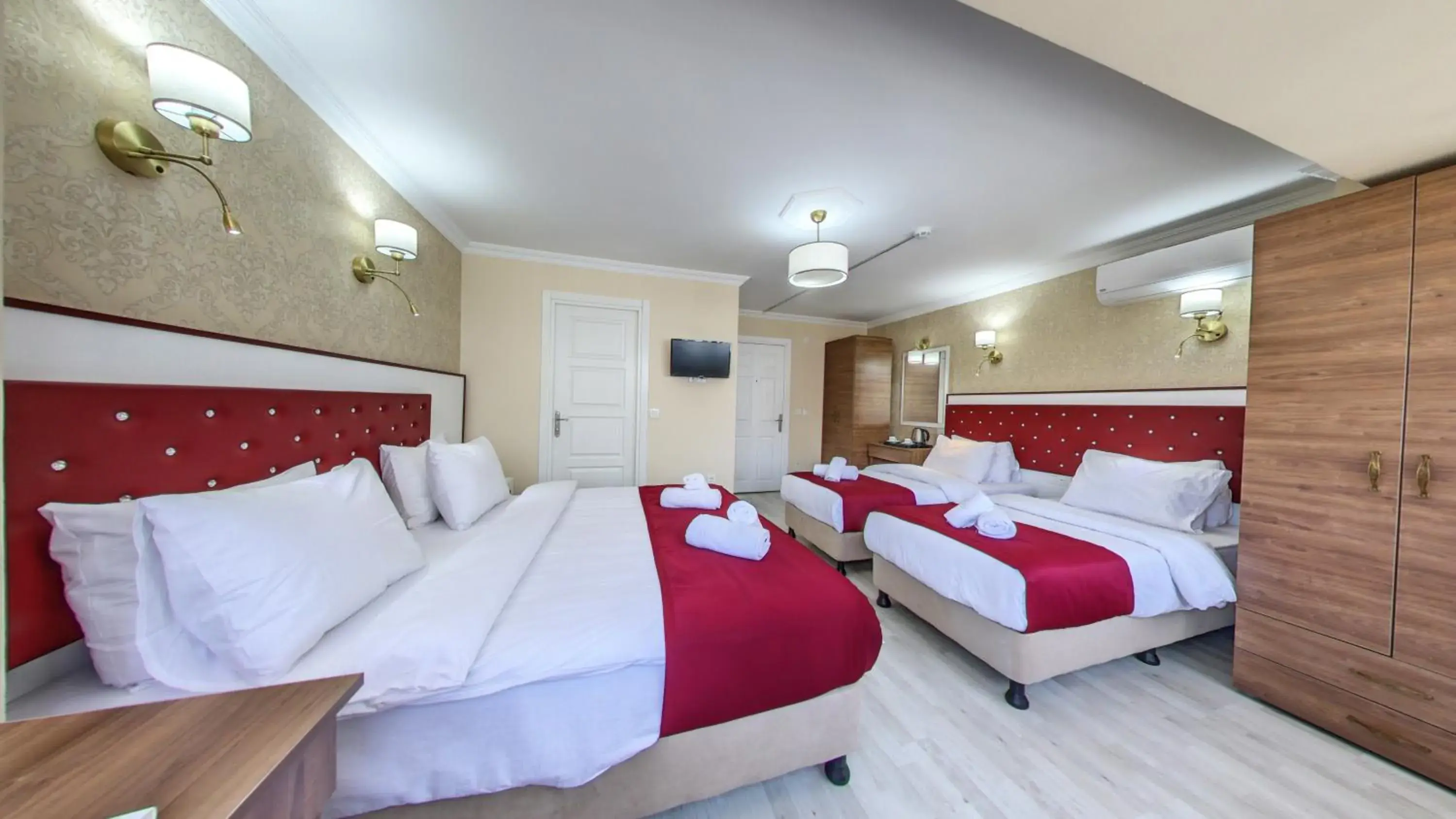 Bed in Cihangir Palace Hotel