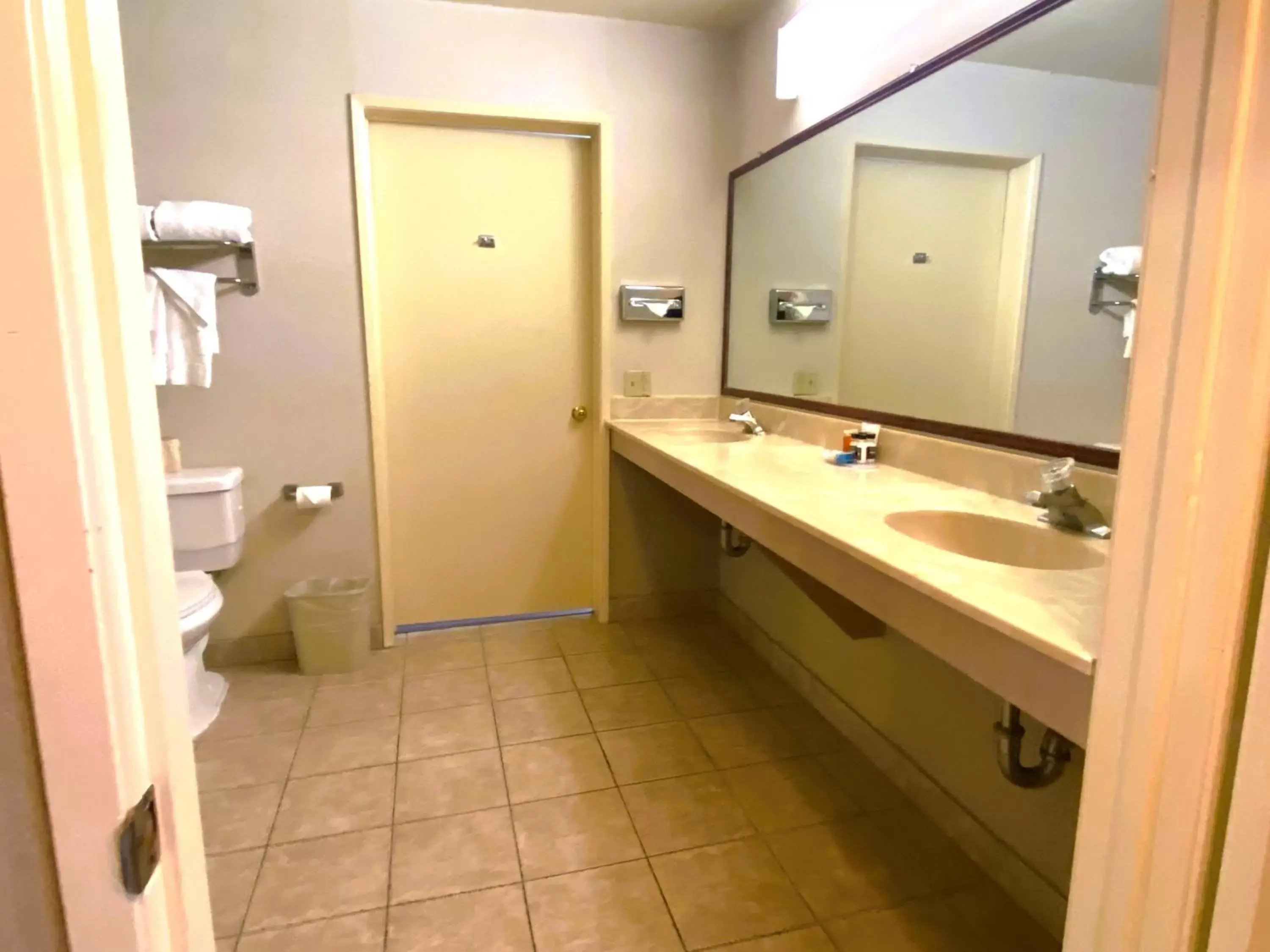 Bathroom in Ramada by Wyndham Los Angeles/Wilshire Center
