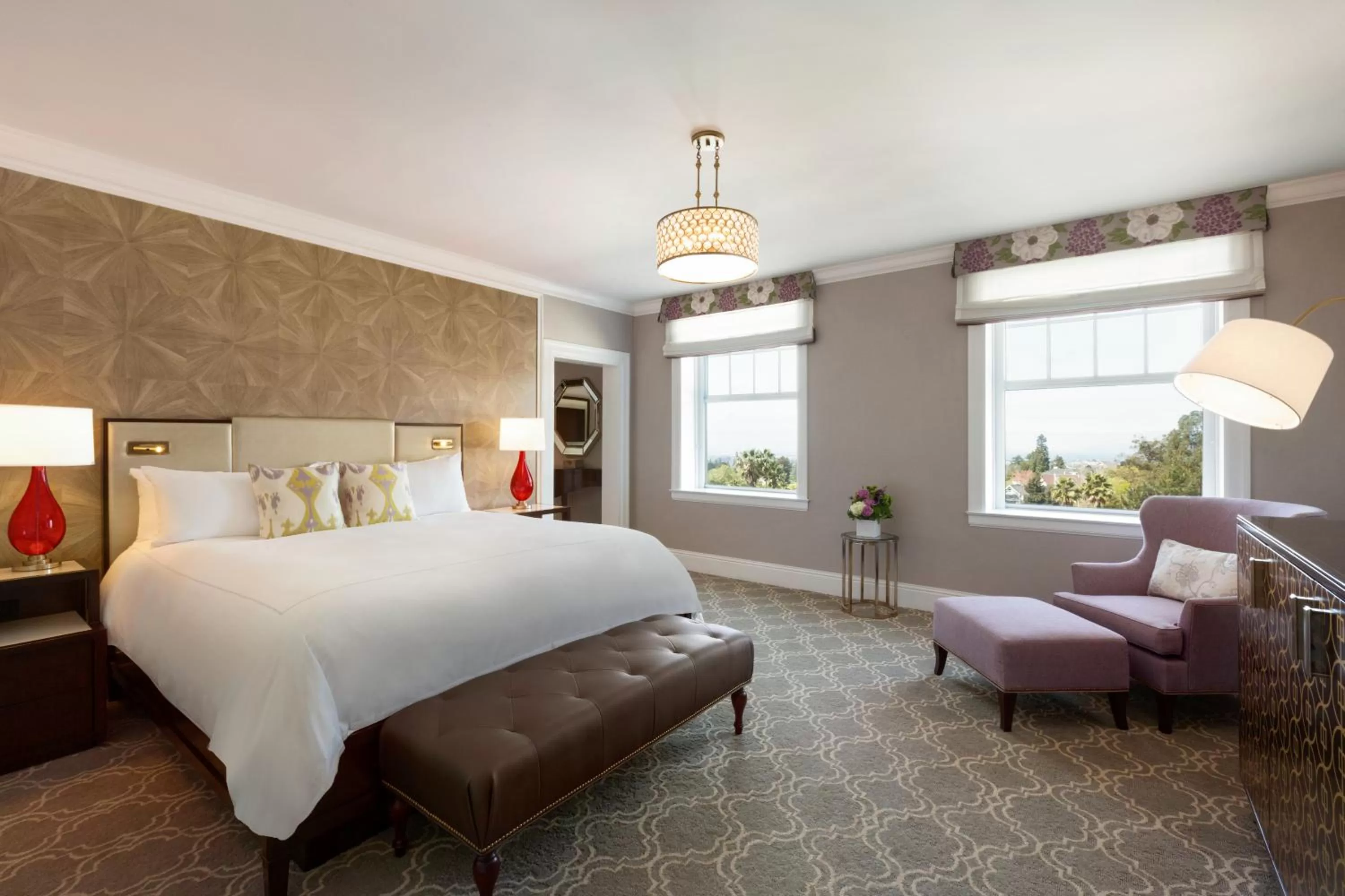 Photo of the whole room, Bed in Claremont Resort & Club