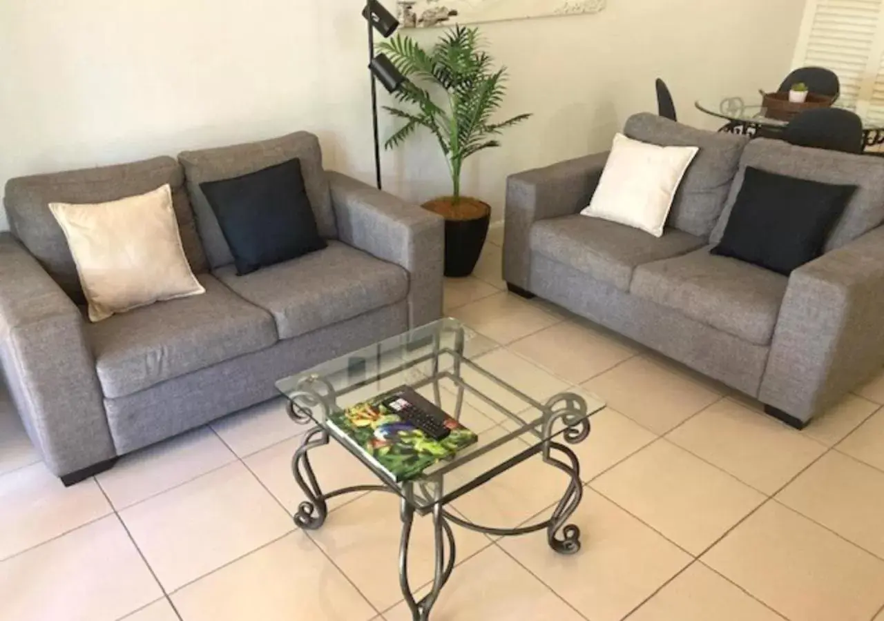 Living room, Seating Area in The Lakes Resort Cairns