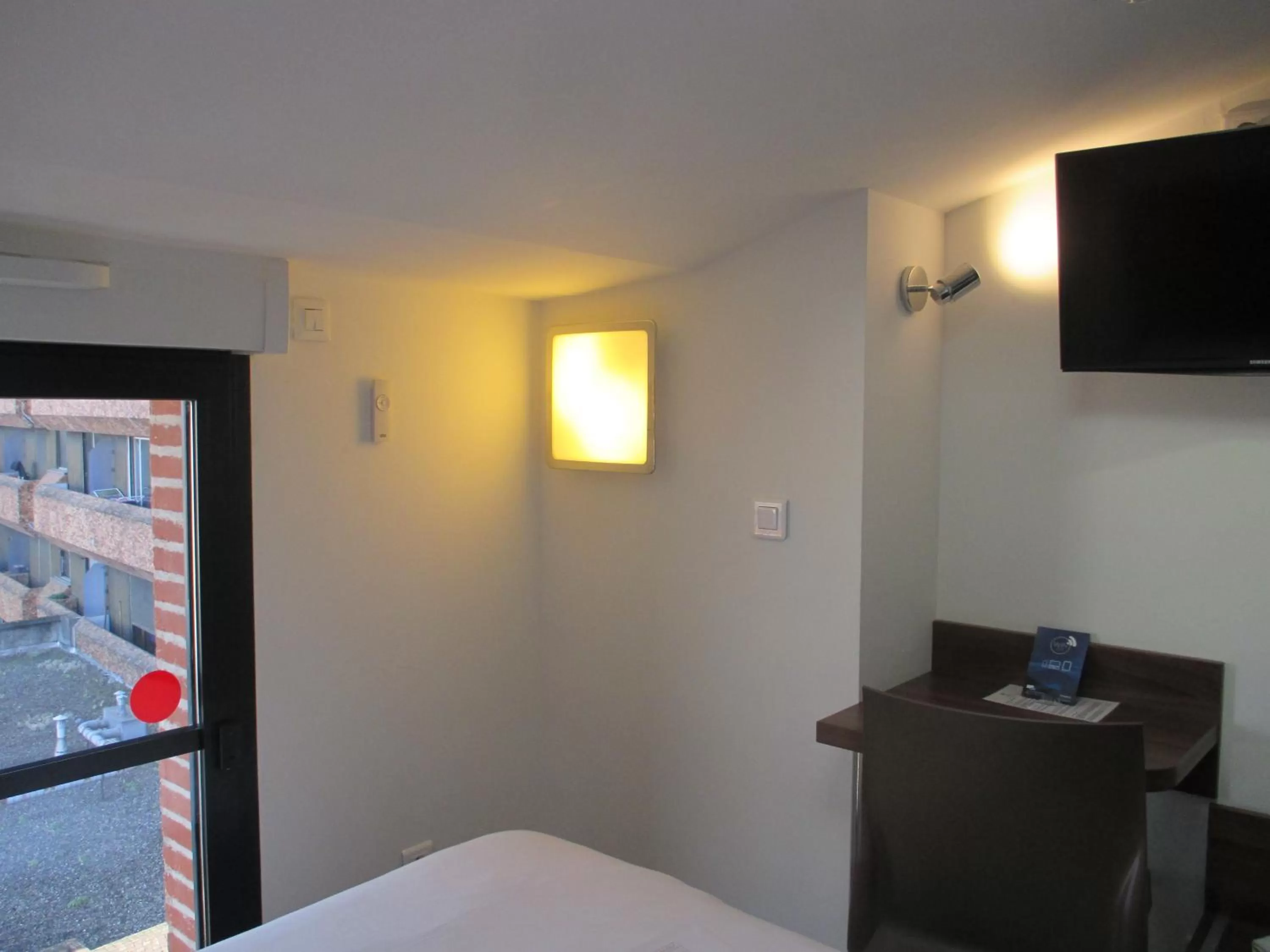 Bedroom, Bed in Hôtel le Pastel