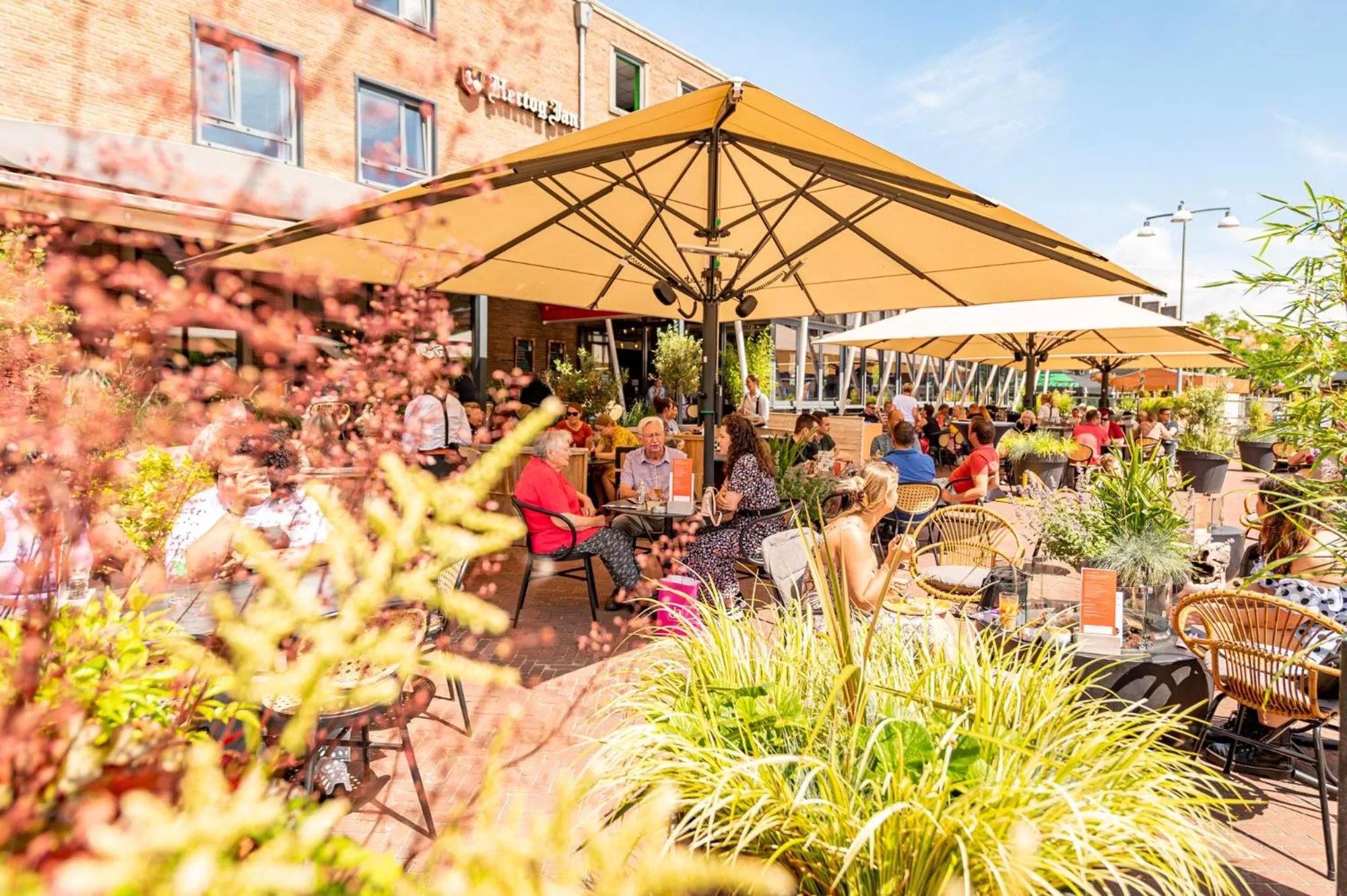 Restaurant/places to eat in Hotel Restaurant Grandcafé 't Voorhuys