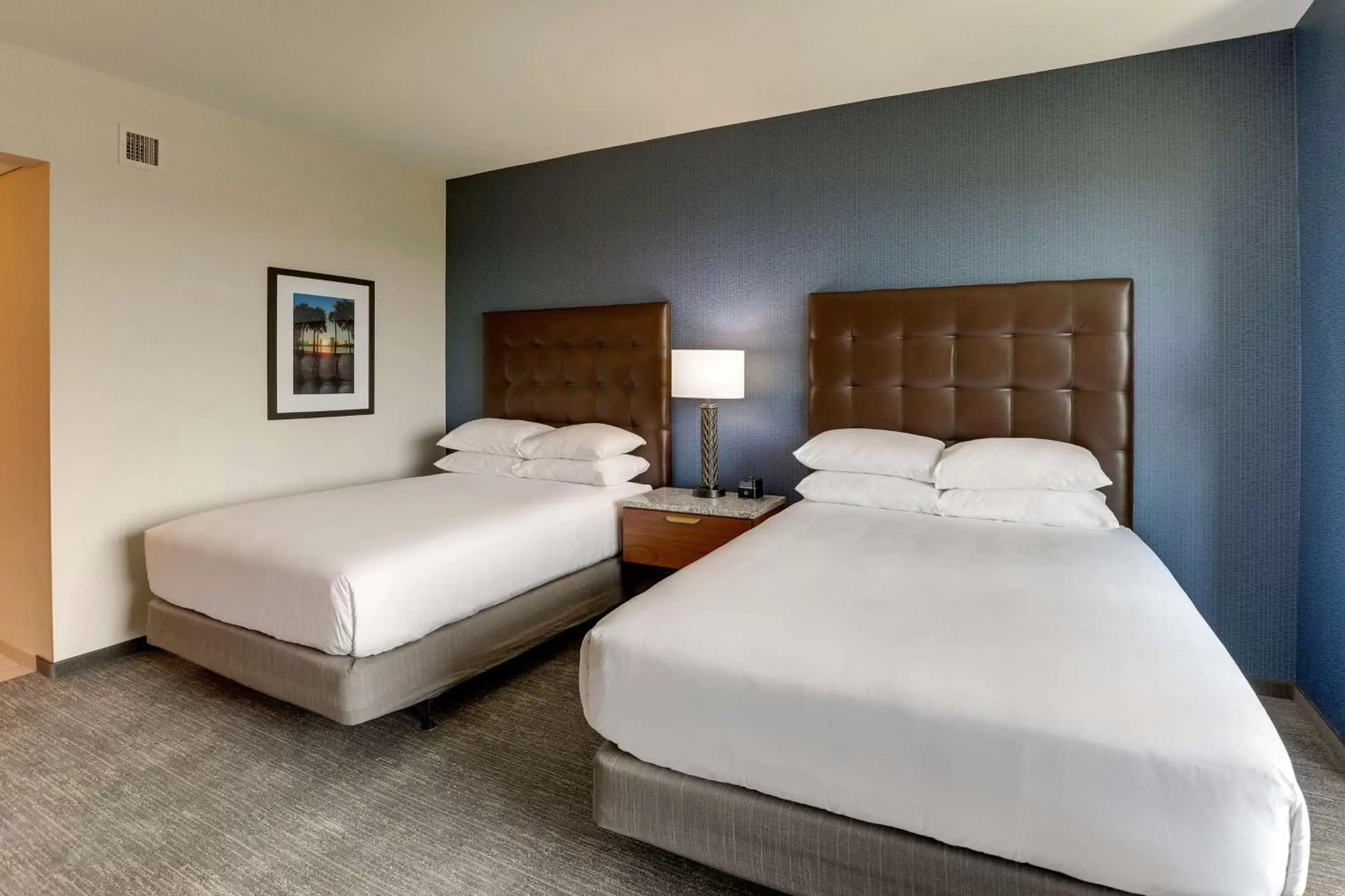 Bedroom, Bed in Drury Plaza Hotel Orlando - Disney Springs Area