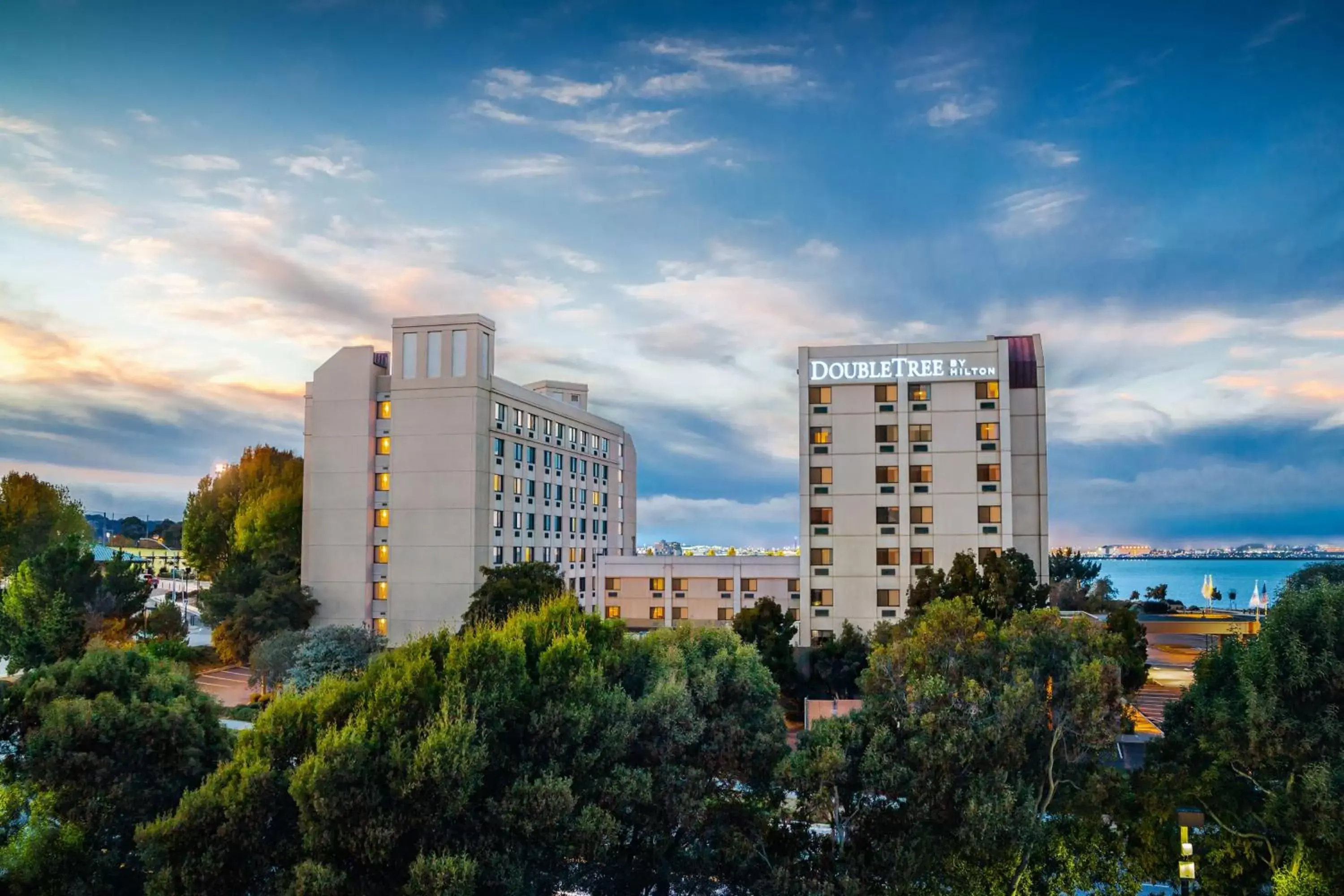 Property building in DoubleTree by Hilton San Francisco Airport