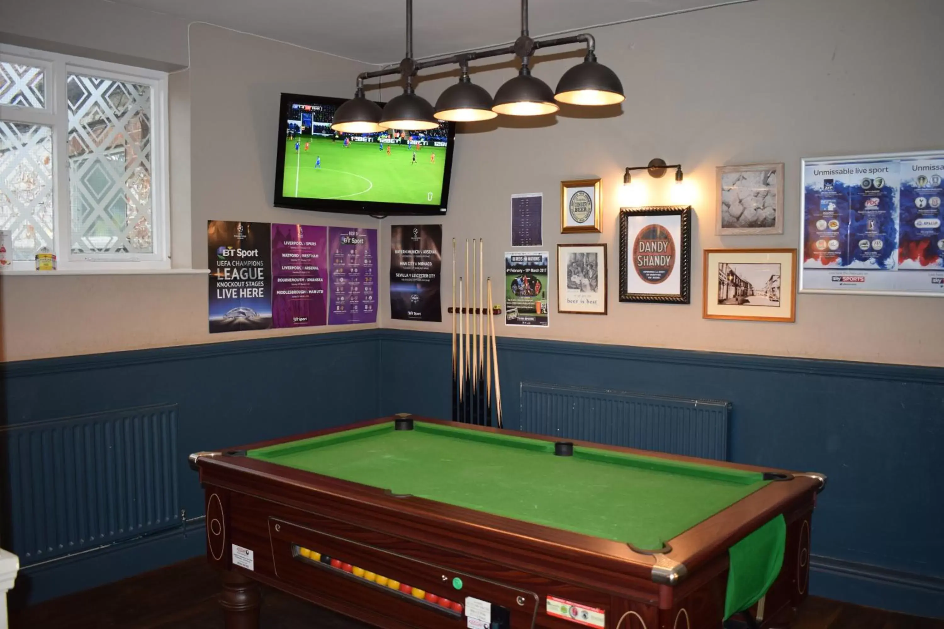 Lounge or bar, Billiards in Woolpack Pub & Kitchen