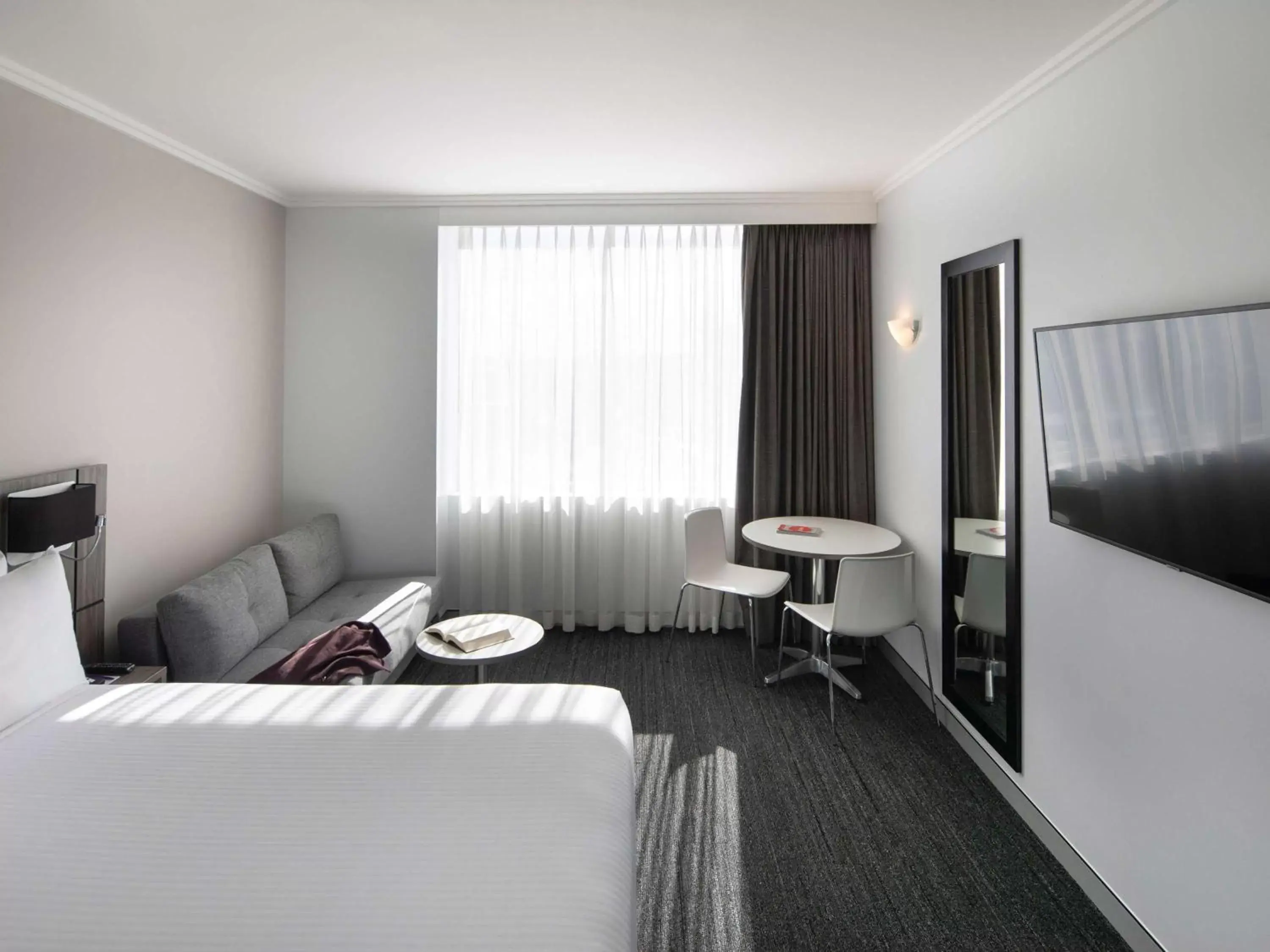 Bedroom, Seating Area in Mercure Sydney Bankstown