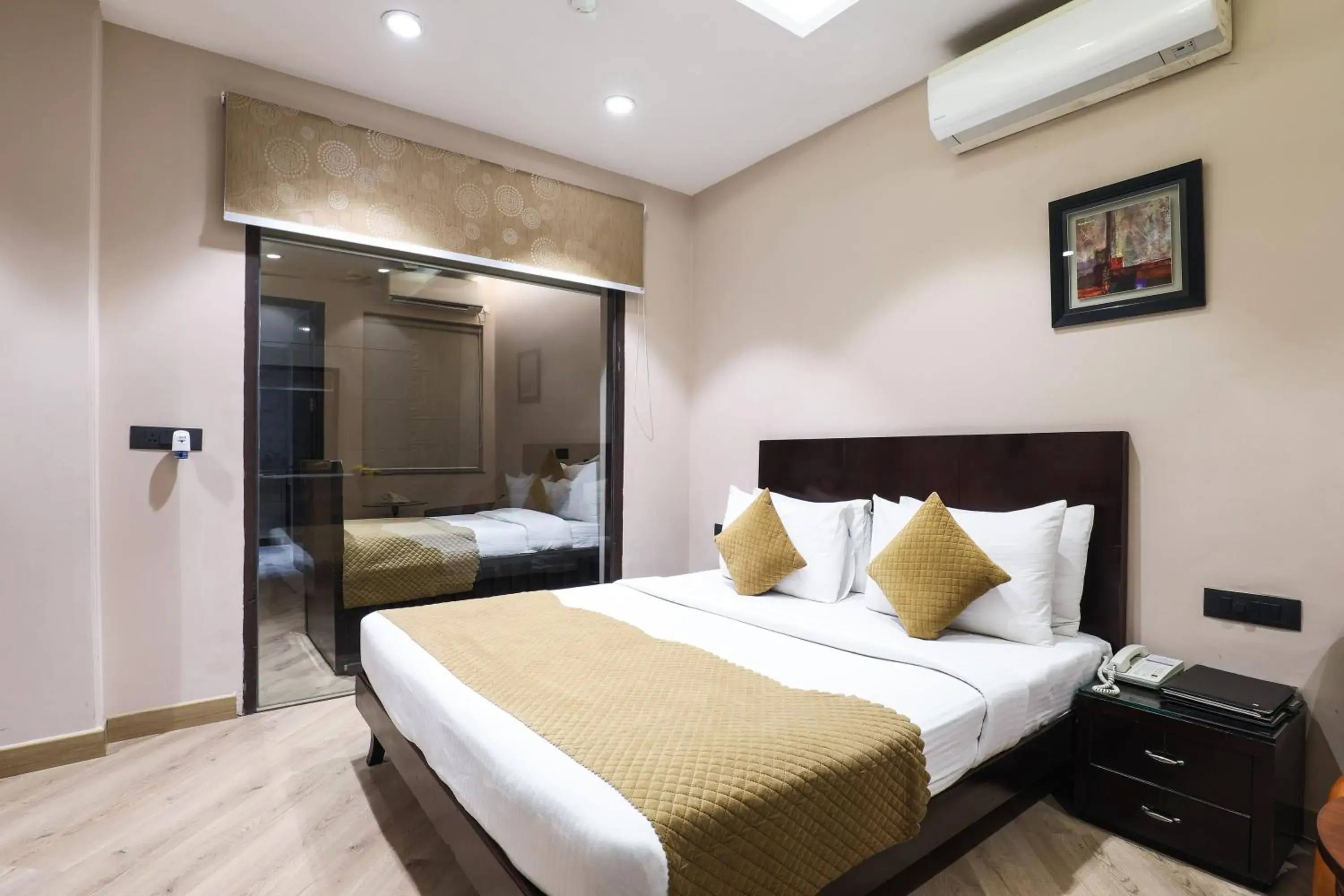 Bed in Cosy Grand, Near Chanakyapuri, Embassy Area