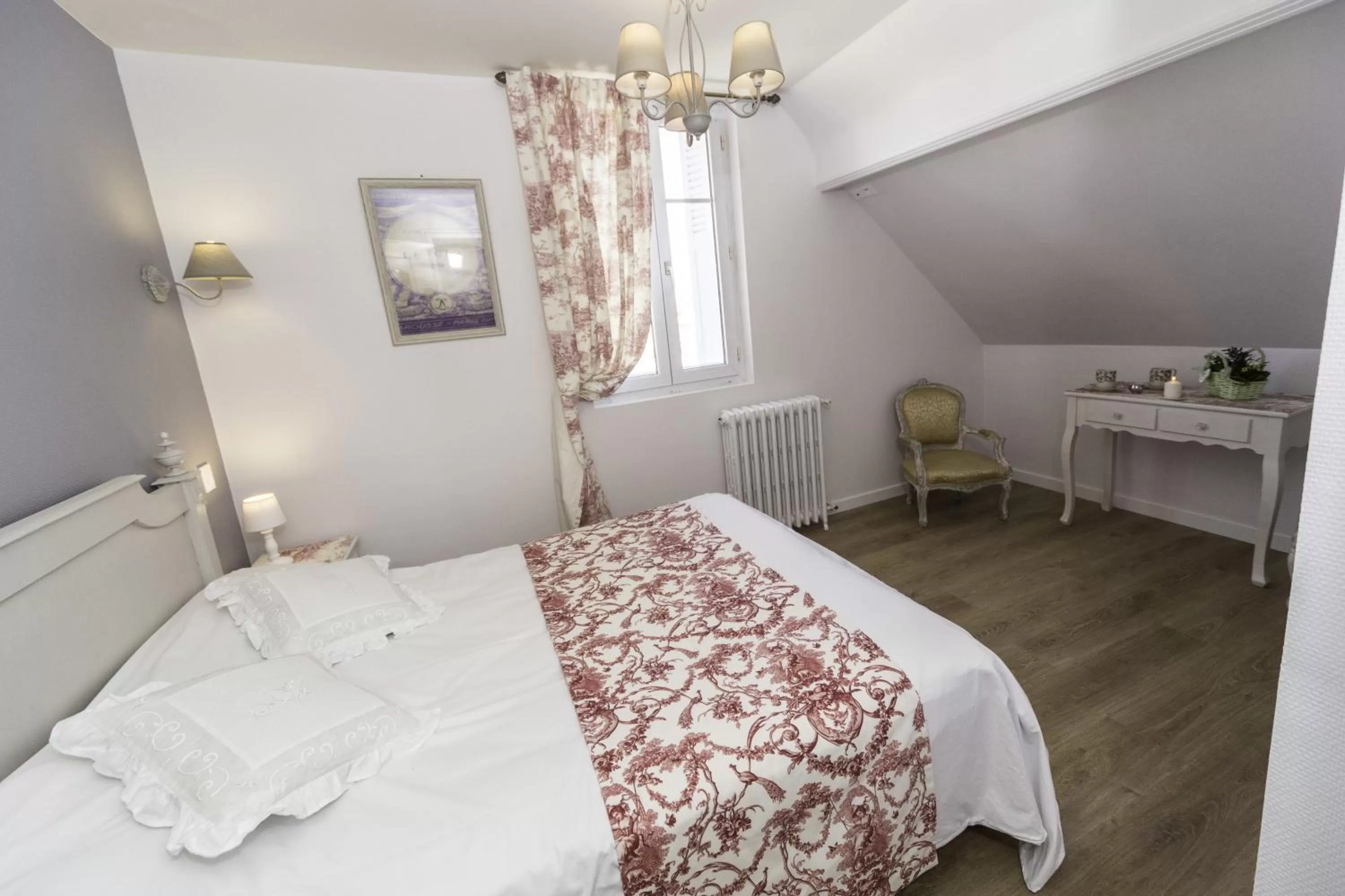 Standard Double Room with Shower in La Villa Les Mots Passants