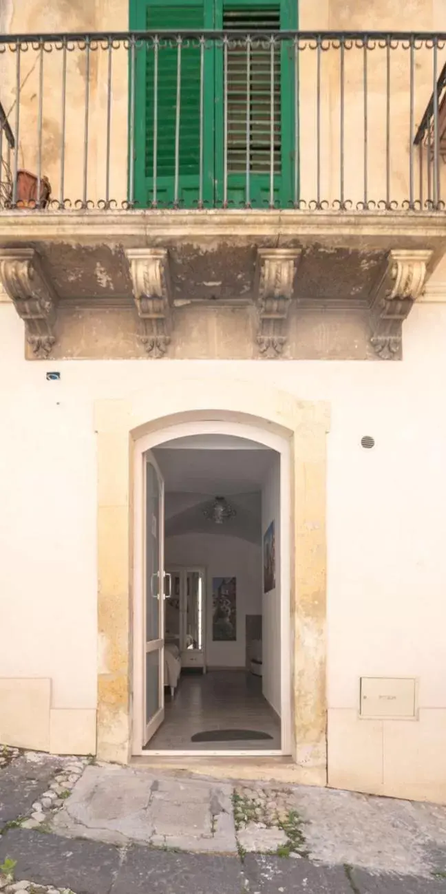 Property building, Facade/Entrance in Porta Nazionale Dependance