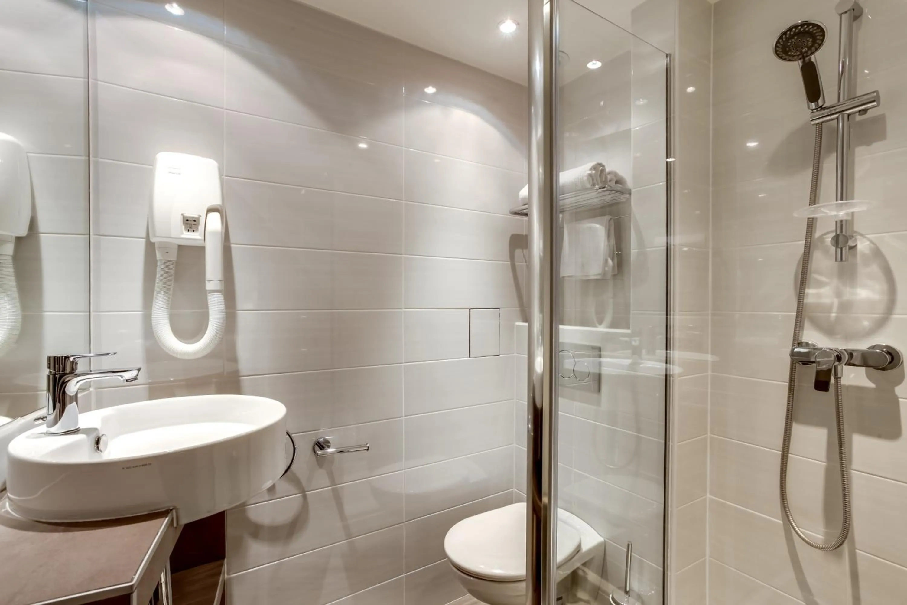 Bathroom in Hotel d'Amiens