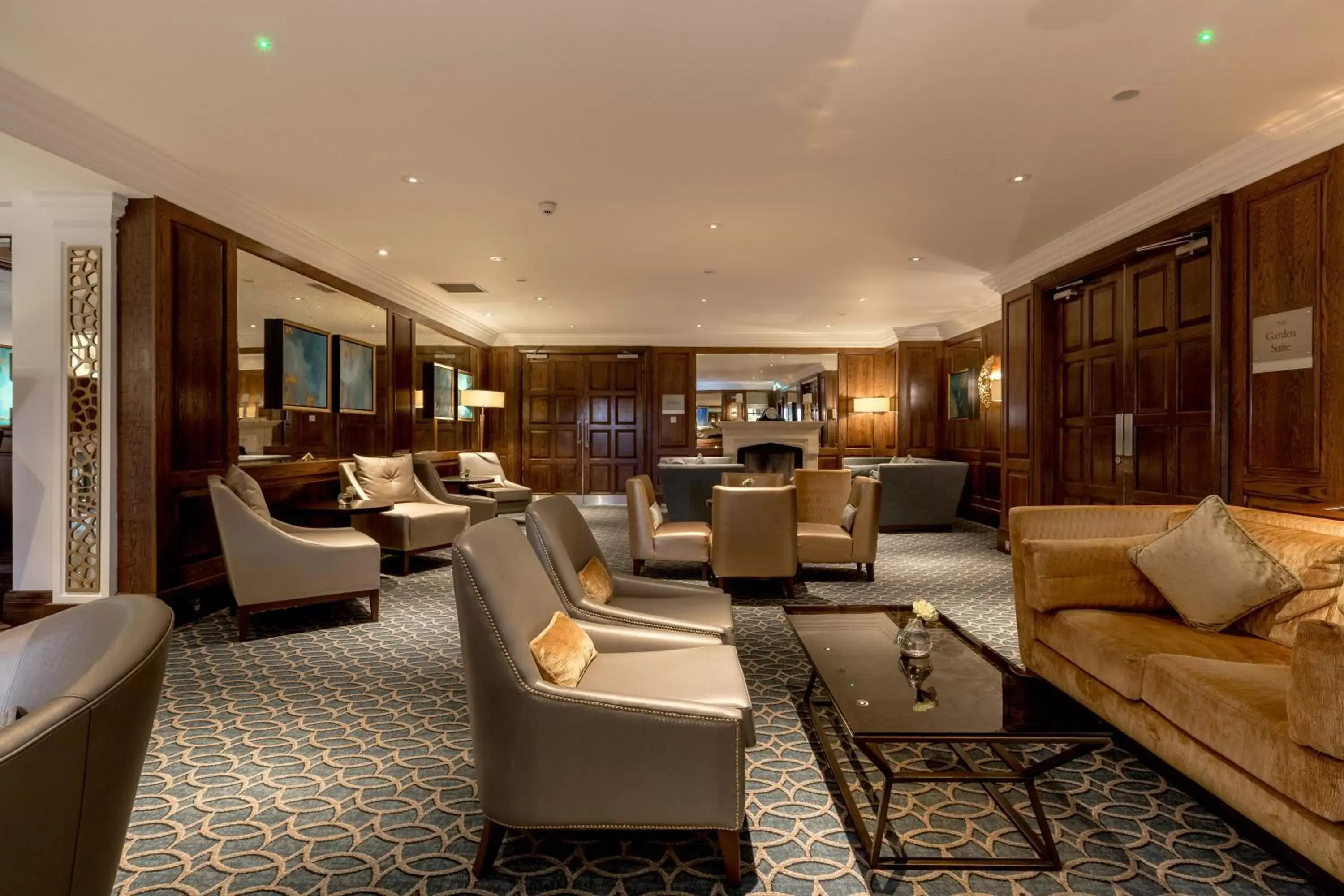 Lounge or bar, Seating Area in Western House Hotel