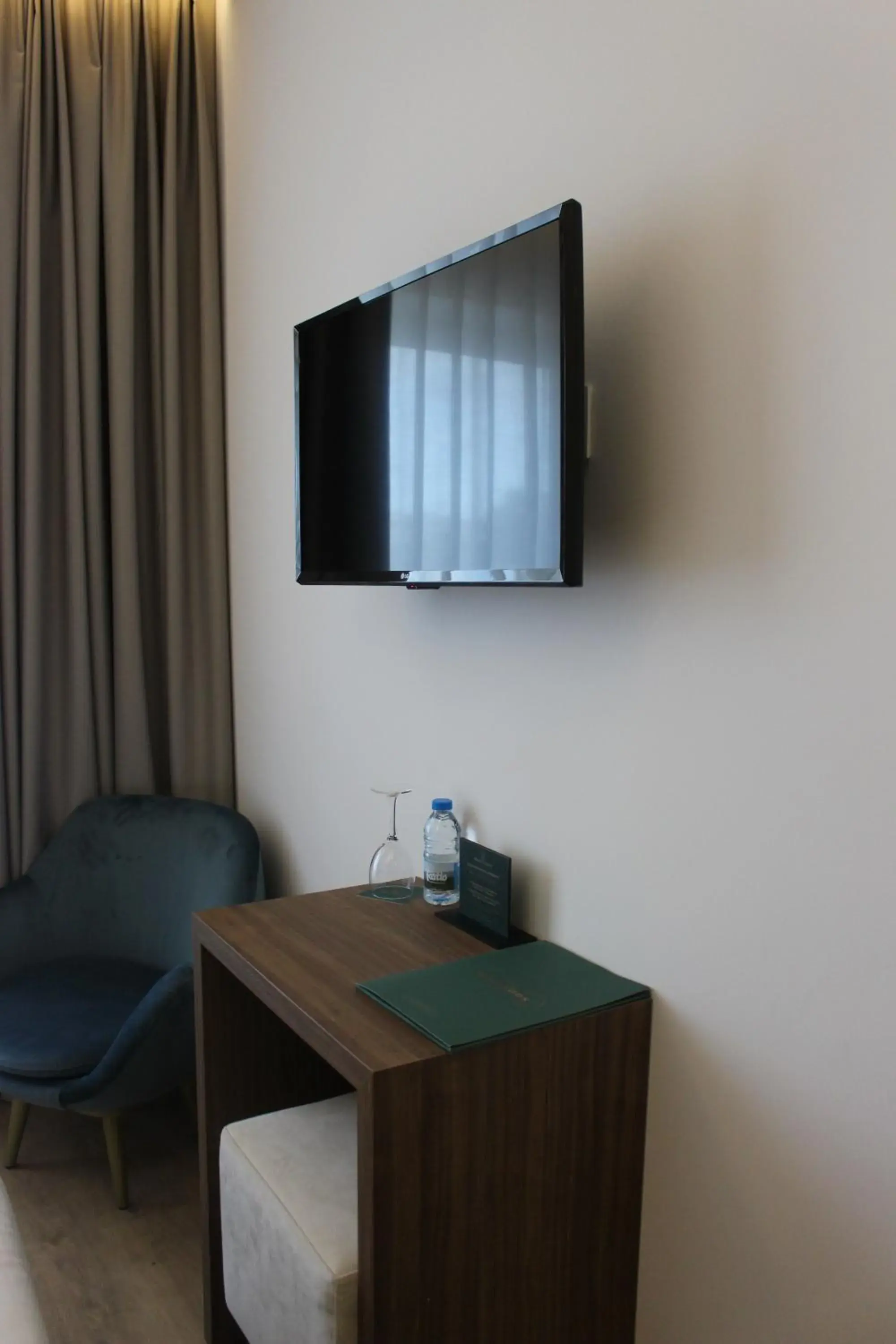 TV and multimedia, TV/Entertainment Center in Hotel Moutados