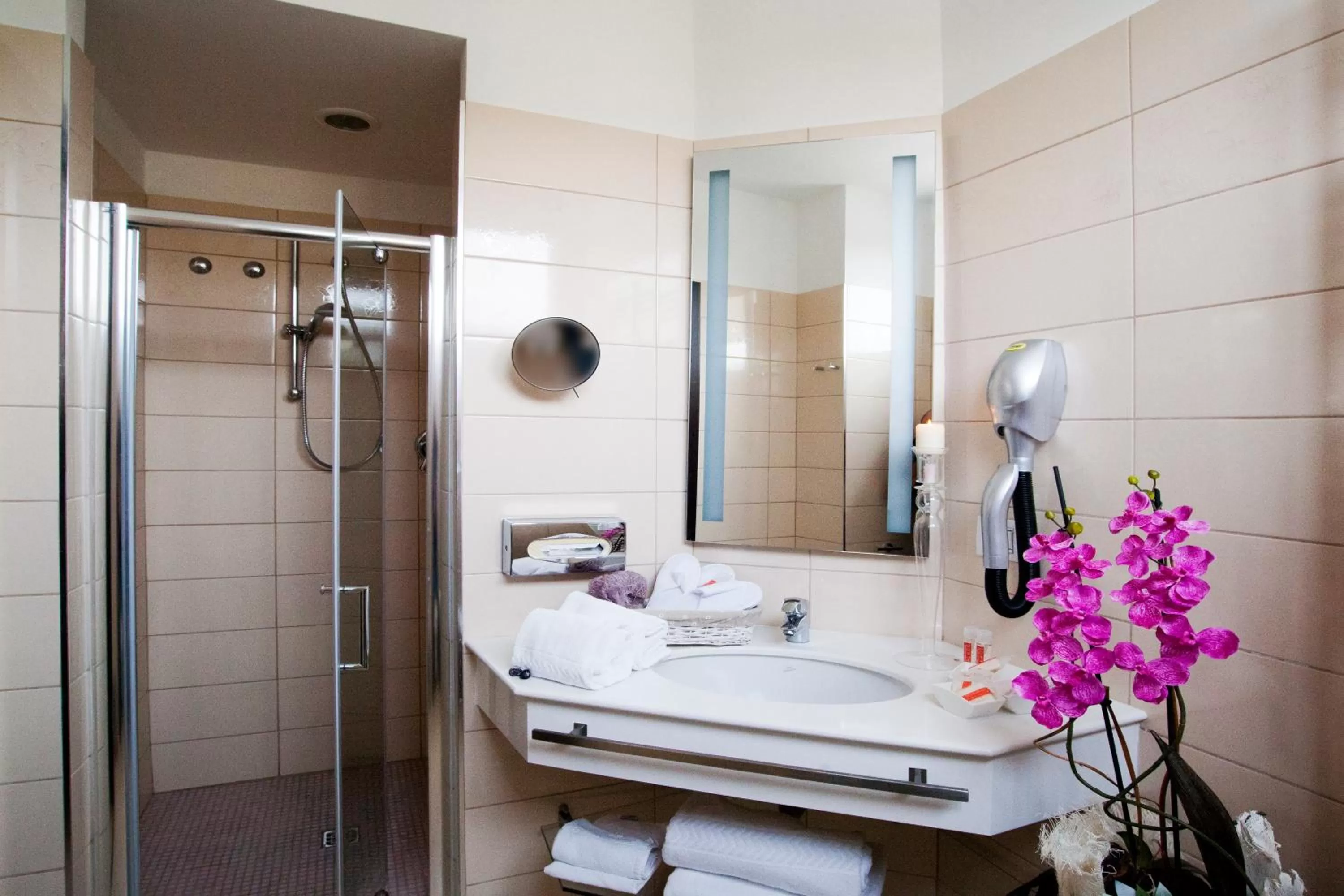 Bathroom in Terminal Palace & SPA