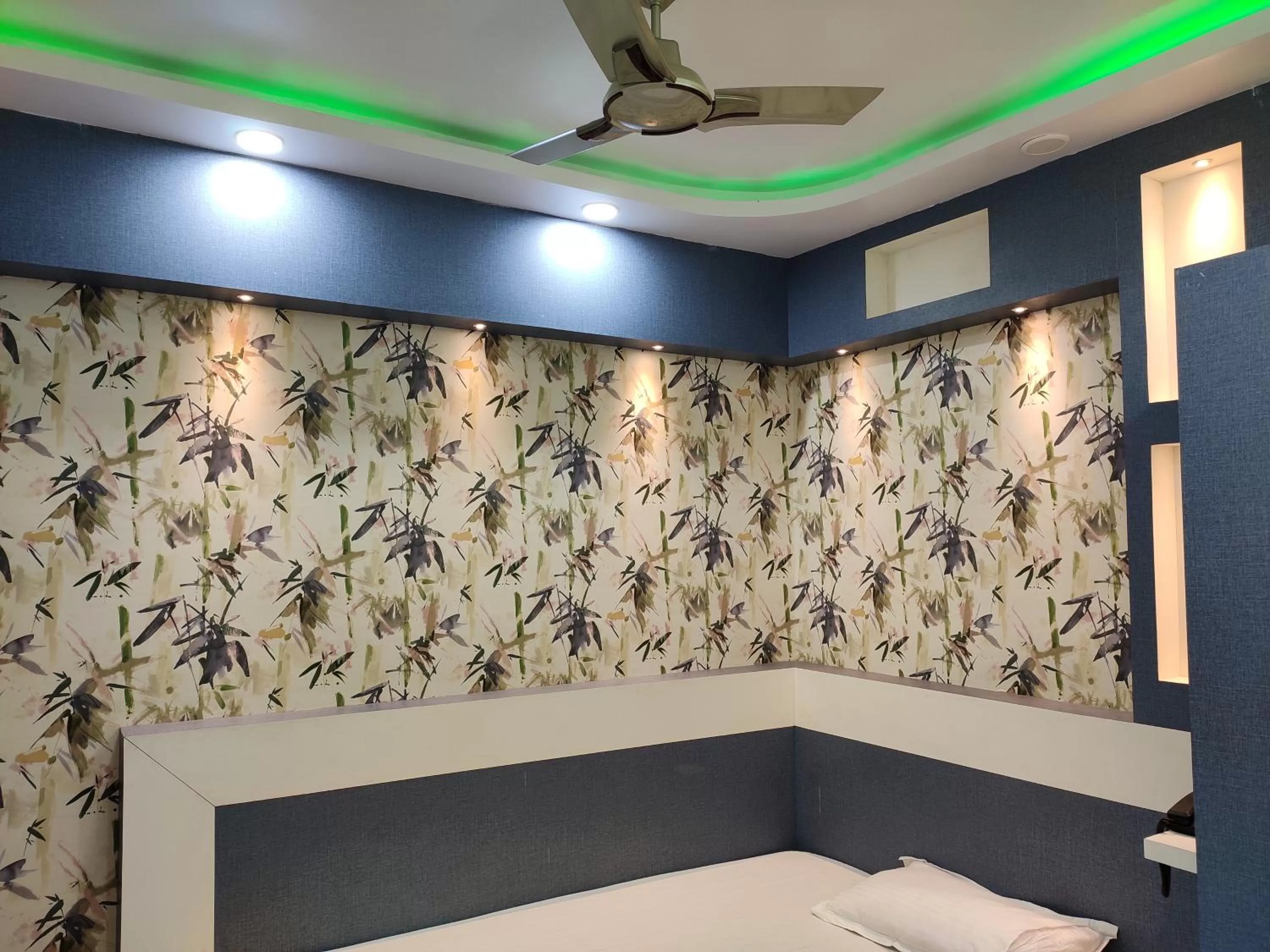 Bed in HOTEL CENTRAL SQUARE "A Couple Friendly Hotel"