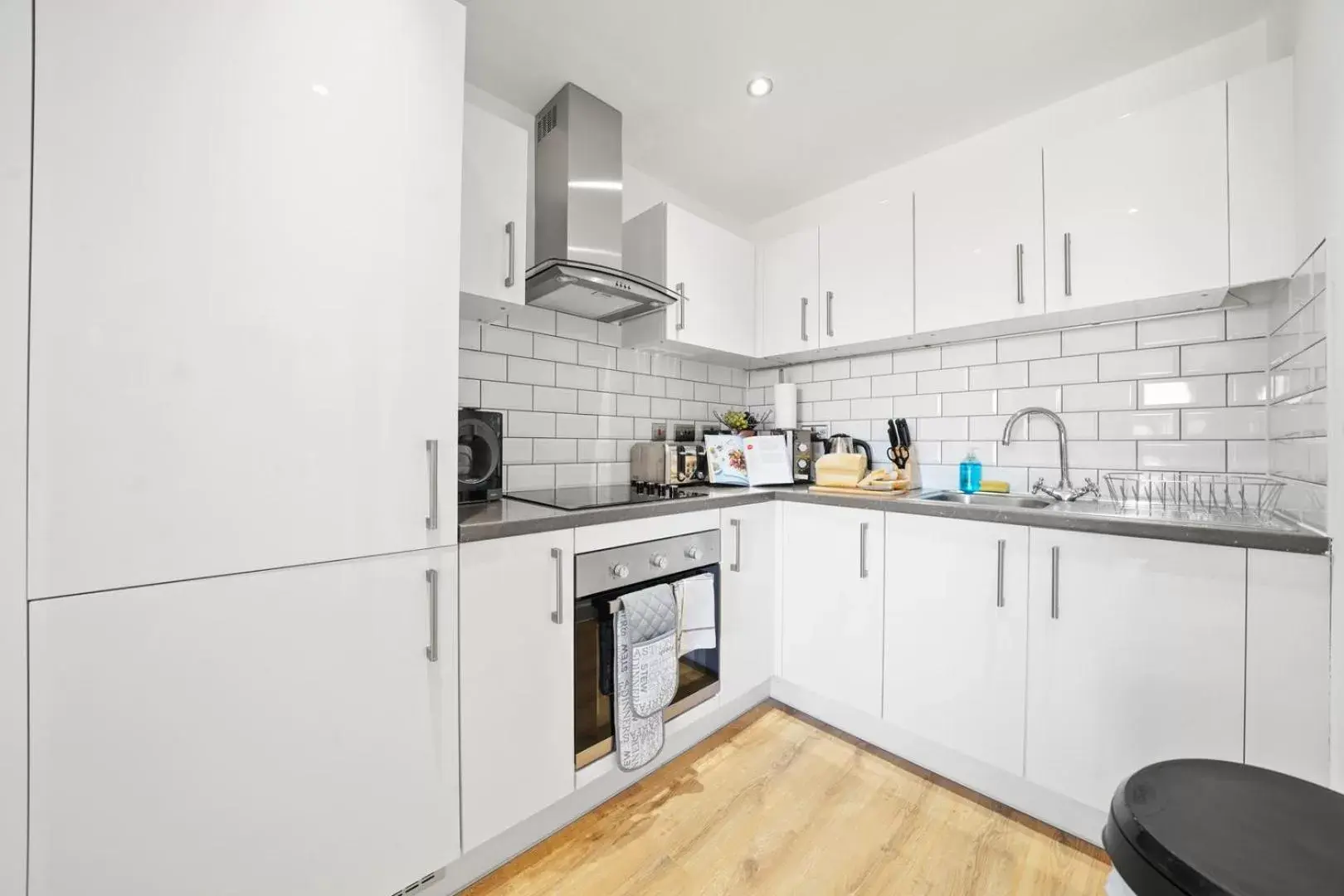 Coffee/tea facilities, Kitchen/Kitchenette in Onyx O2 Arena Brindley Place Broad Street Large Spacious Apartment