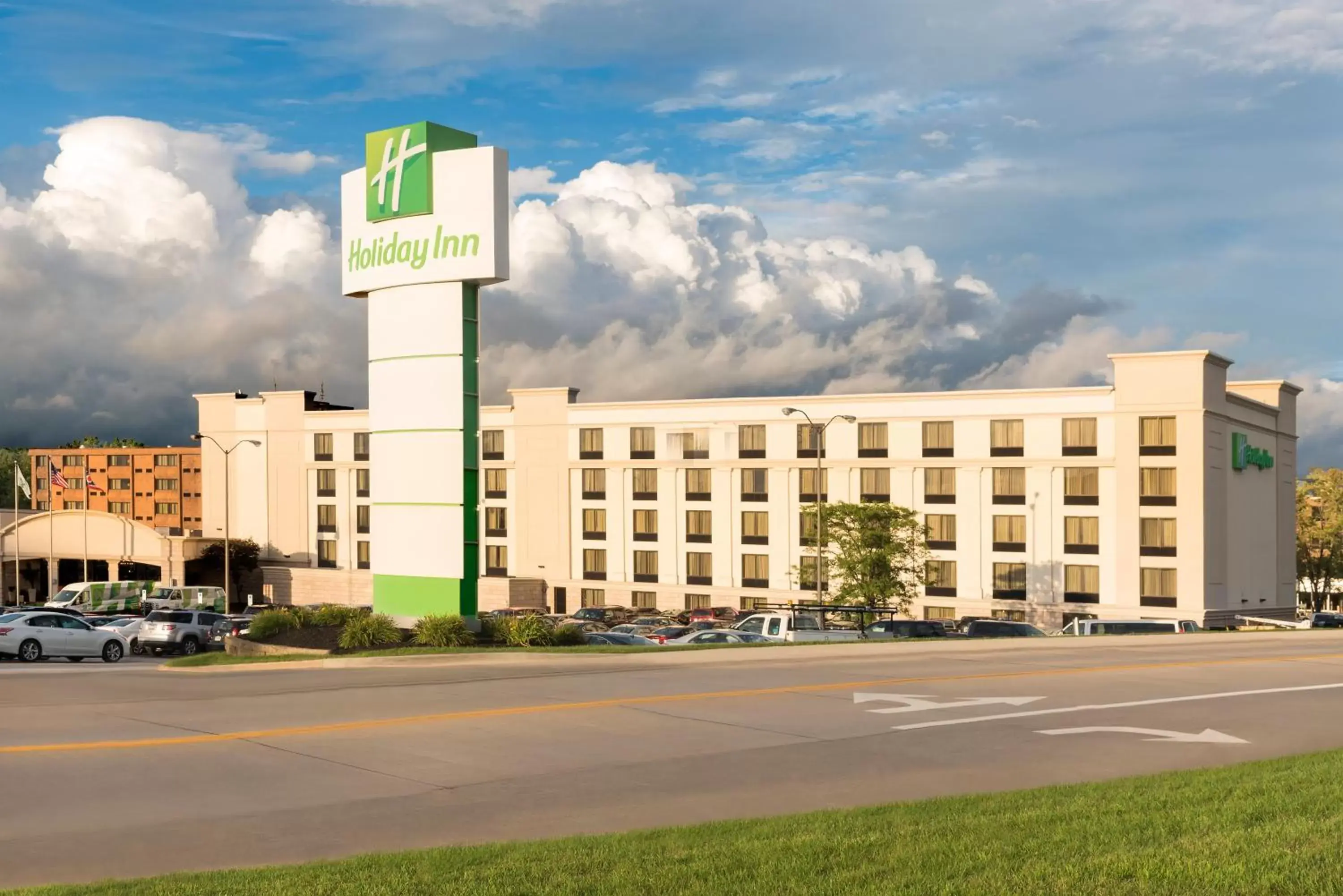 Property Building in Holiday Inn Cleveland - South Independence, an IHG Hotel