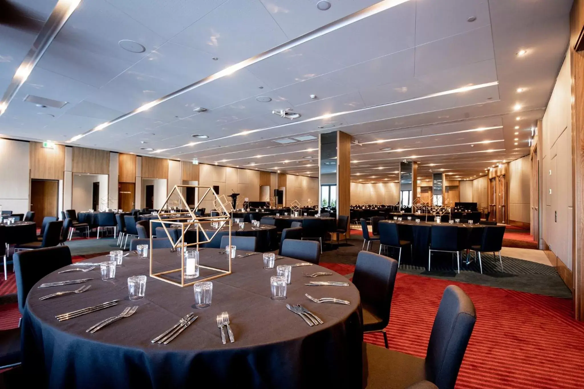 Meeting/conference room, Restaurant/Places to Eat in Crowne Plaza Hobart, an IHG Hotel