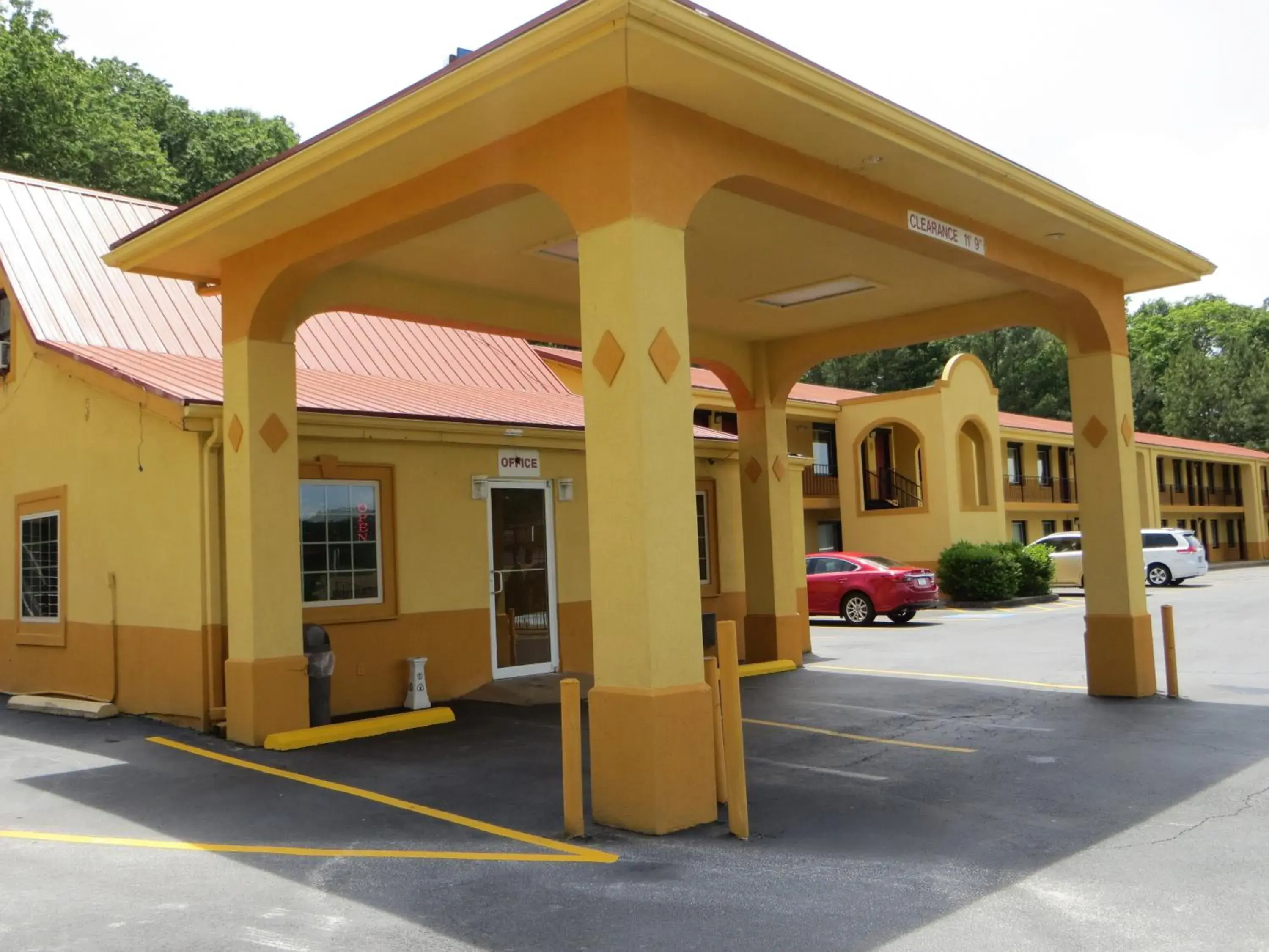 Property Building in Americas Best Value Inn Cartersville