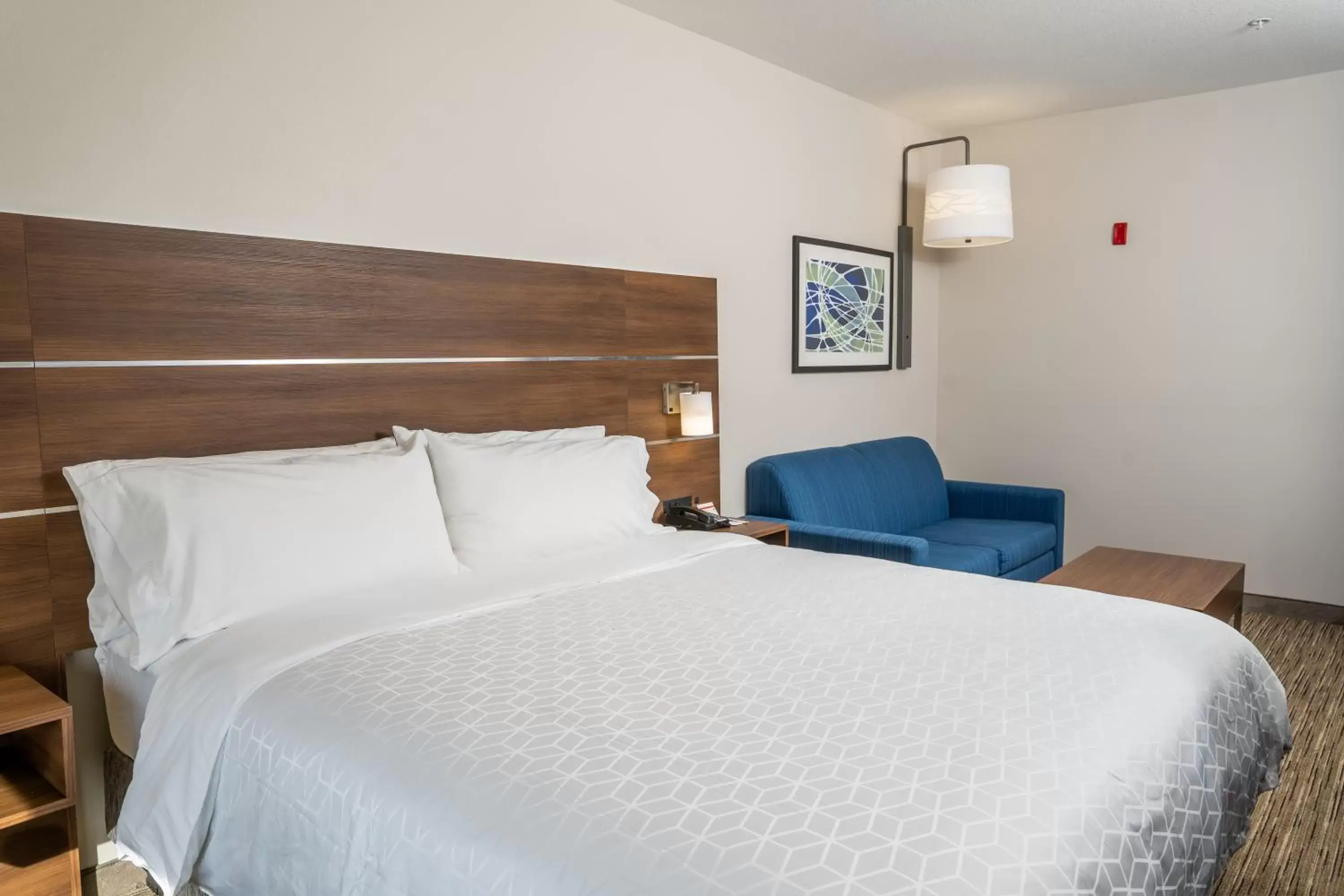 Bed in Holiday Inn Express & Suites - Lake Forest, an IHG Hotel