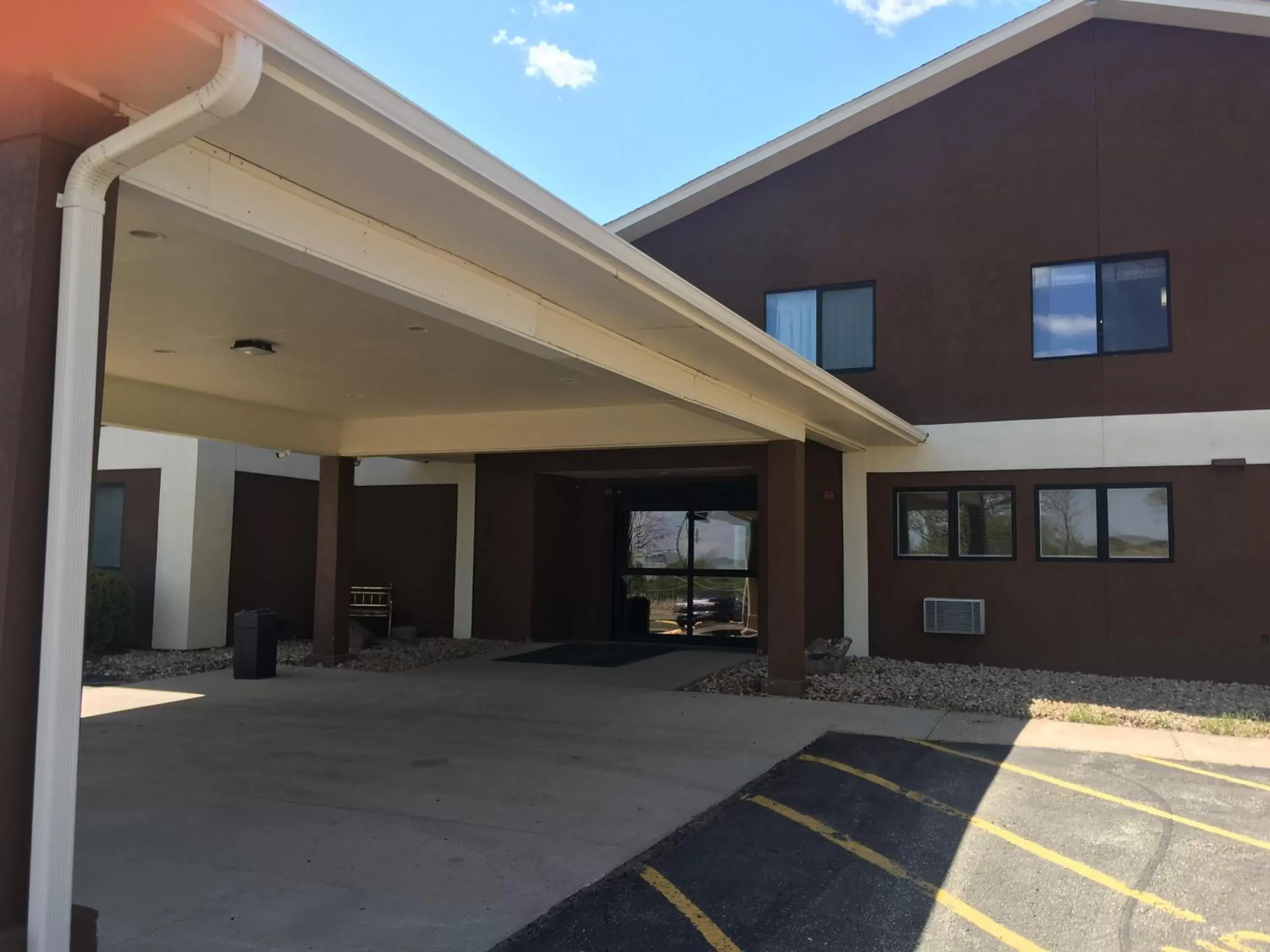 Property building in Super 8 by Wyndham Blue Earth Property building in Super 8 by Wyndham Blue Earth