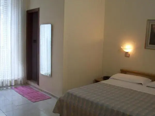 Bedroom, Bed in Hotel Pensione Romeo