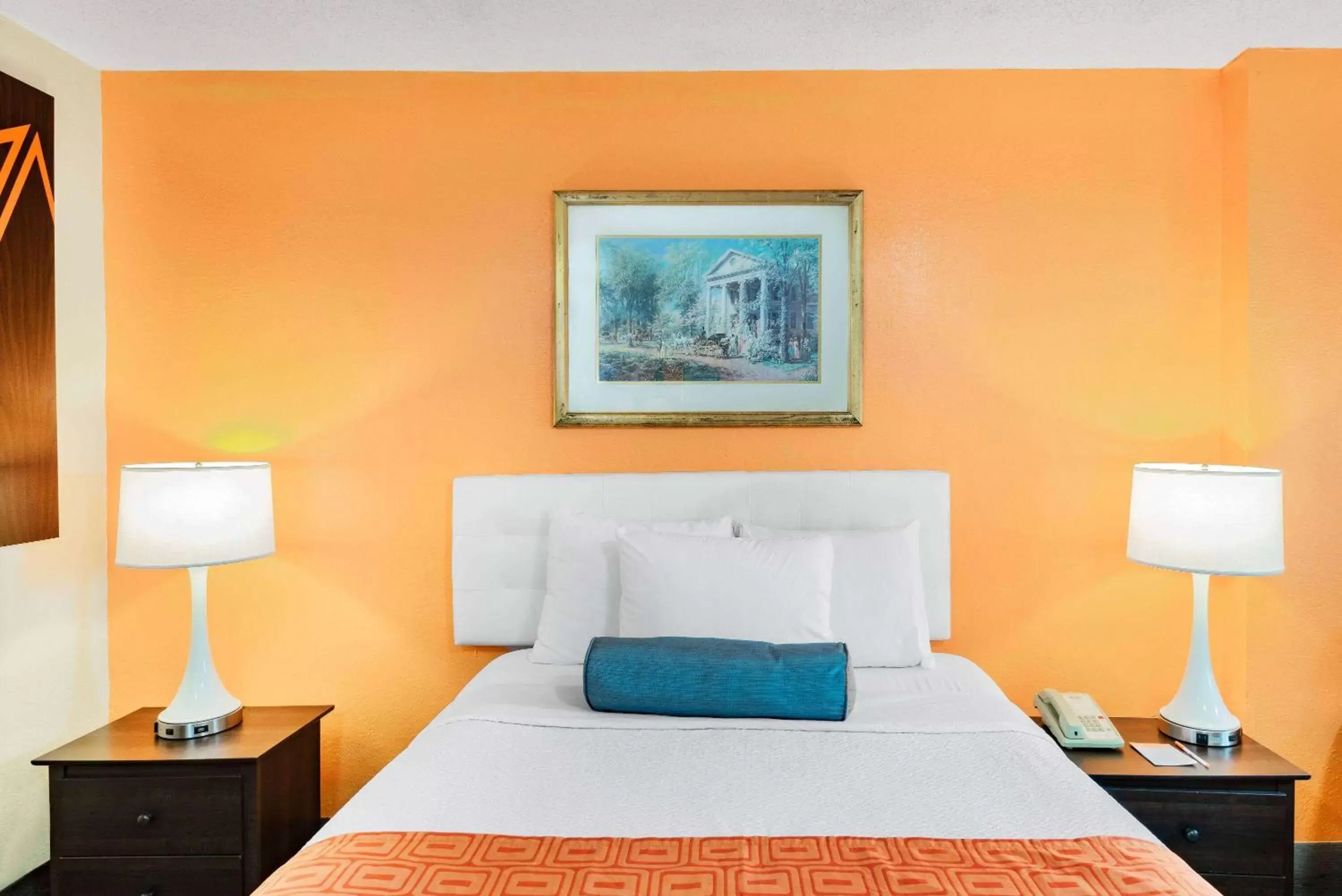 Photo of the whole room, Bed in Howard Johnson by Wyndham Staunton Photo of the whole room, Bed in Howard Johnson by Wyndham Staunton