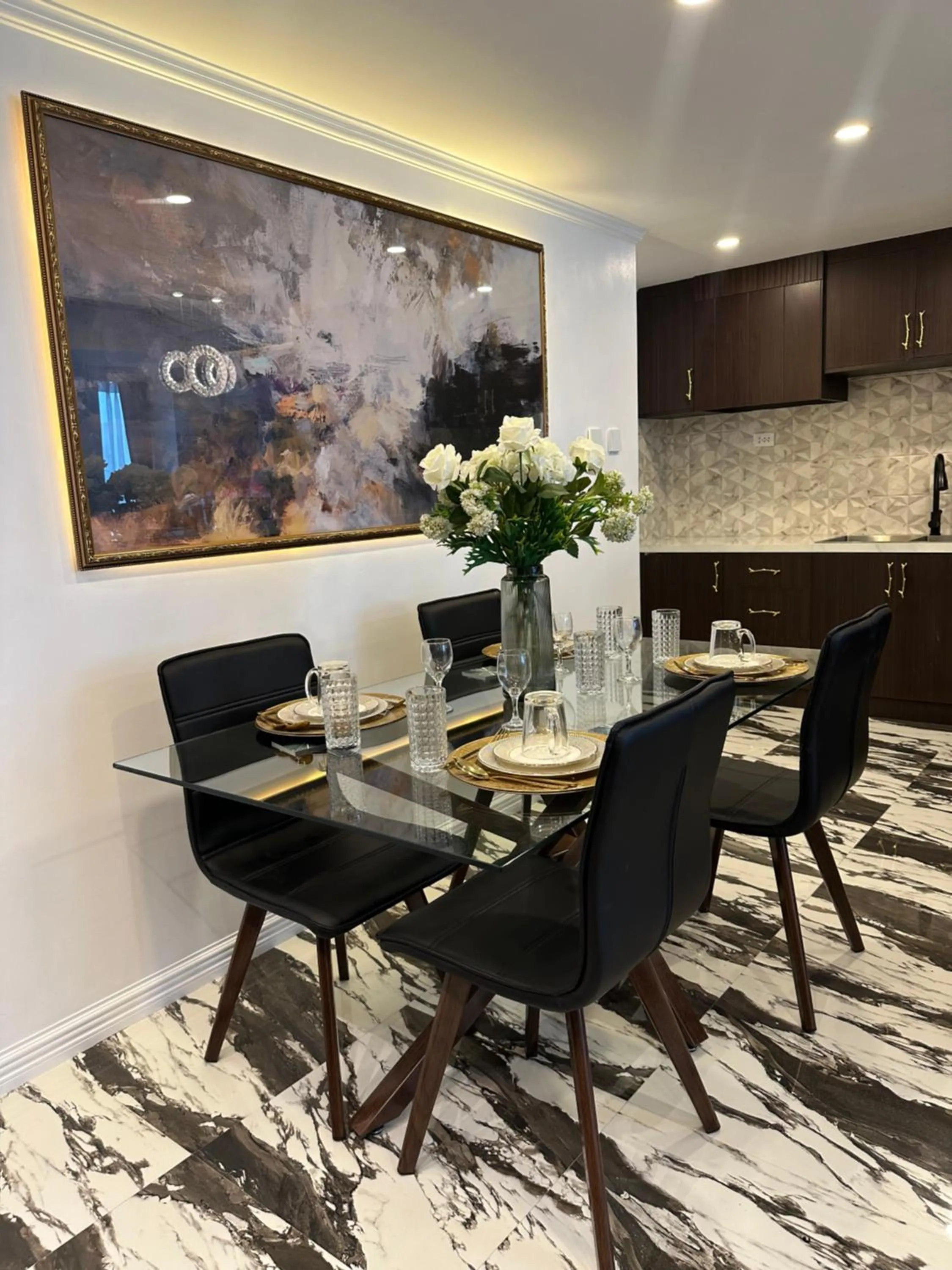 Kitchen or kitchenette in Mpt Suites