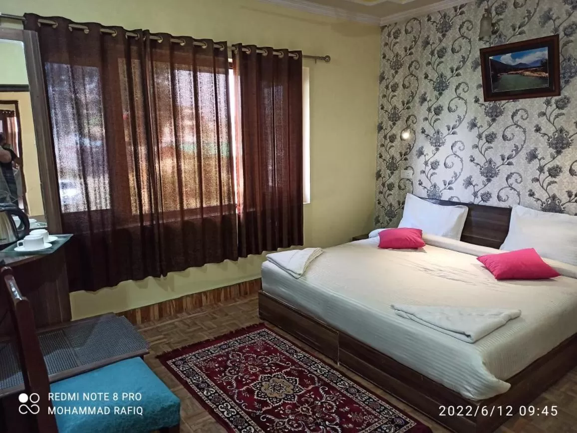 Bedroom, Bed in Hotel curio's All seasons