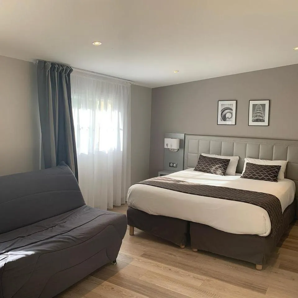 Bed in Logis Hôtel Restaurant Le Moulin de la Coudre