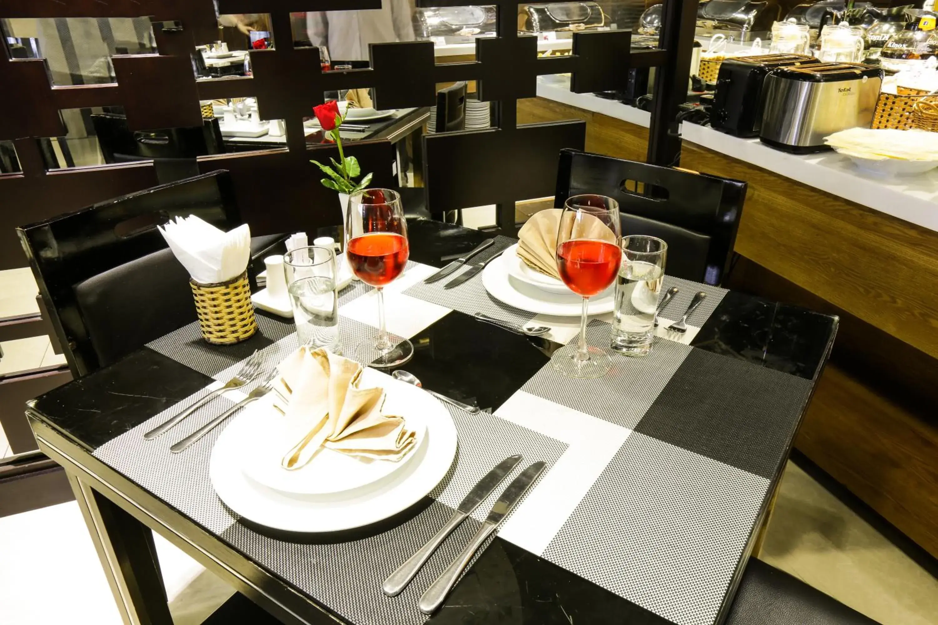 Restaurant/places to eat in Queen Ann Hotel Restaurant/places to eat in Queen Ann Hotel