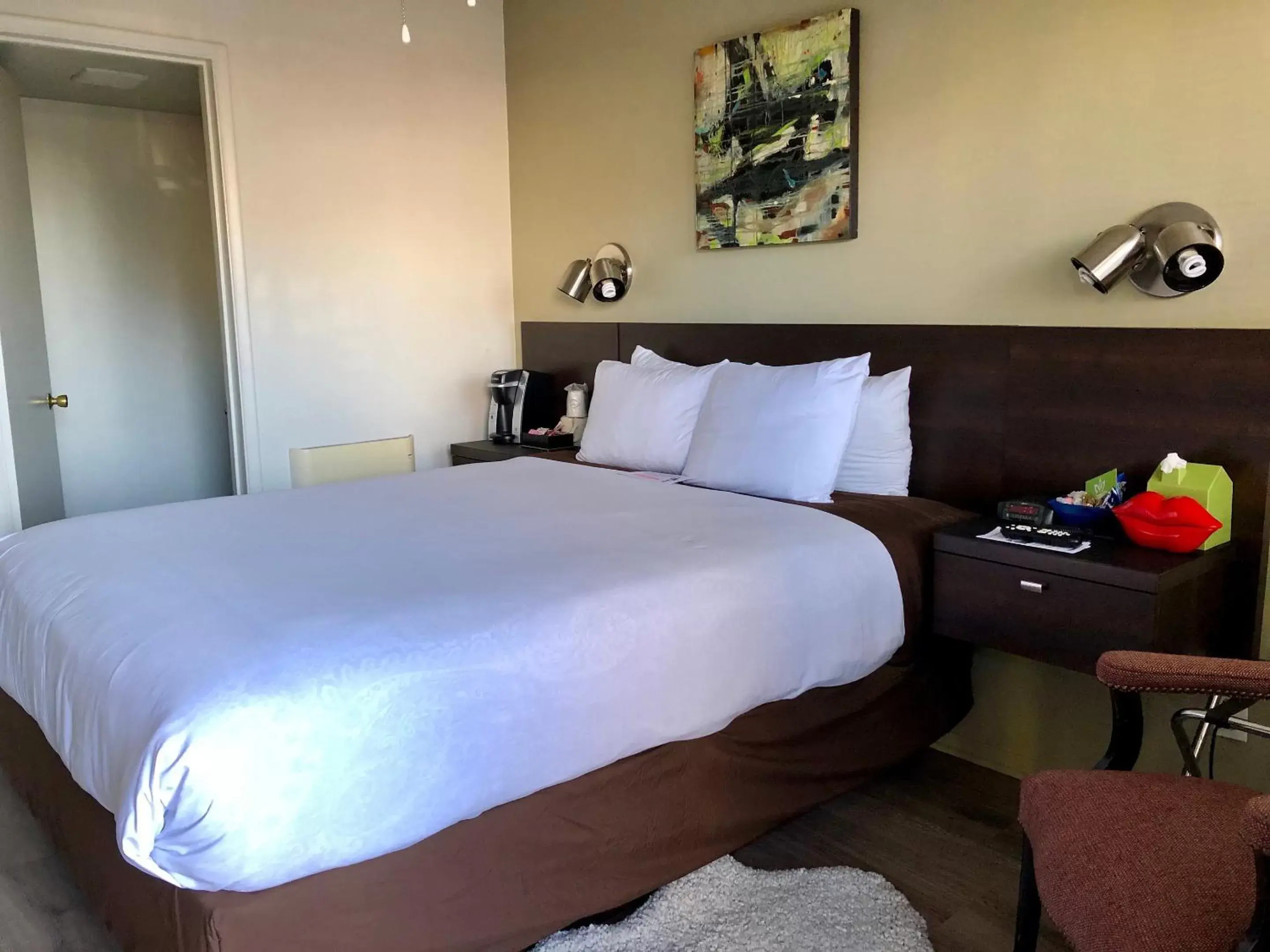 Bed in Bayfront Inn