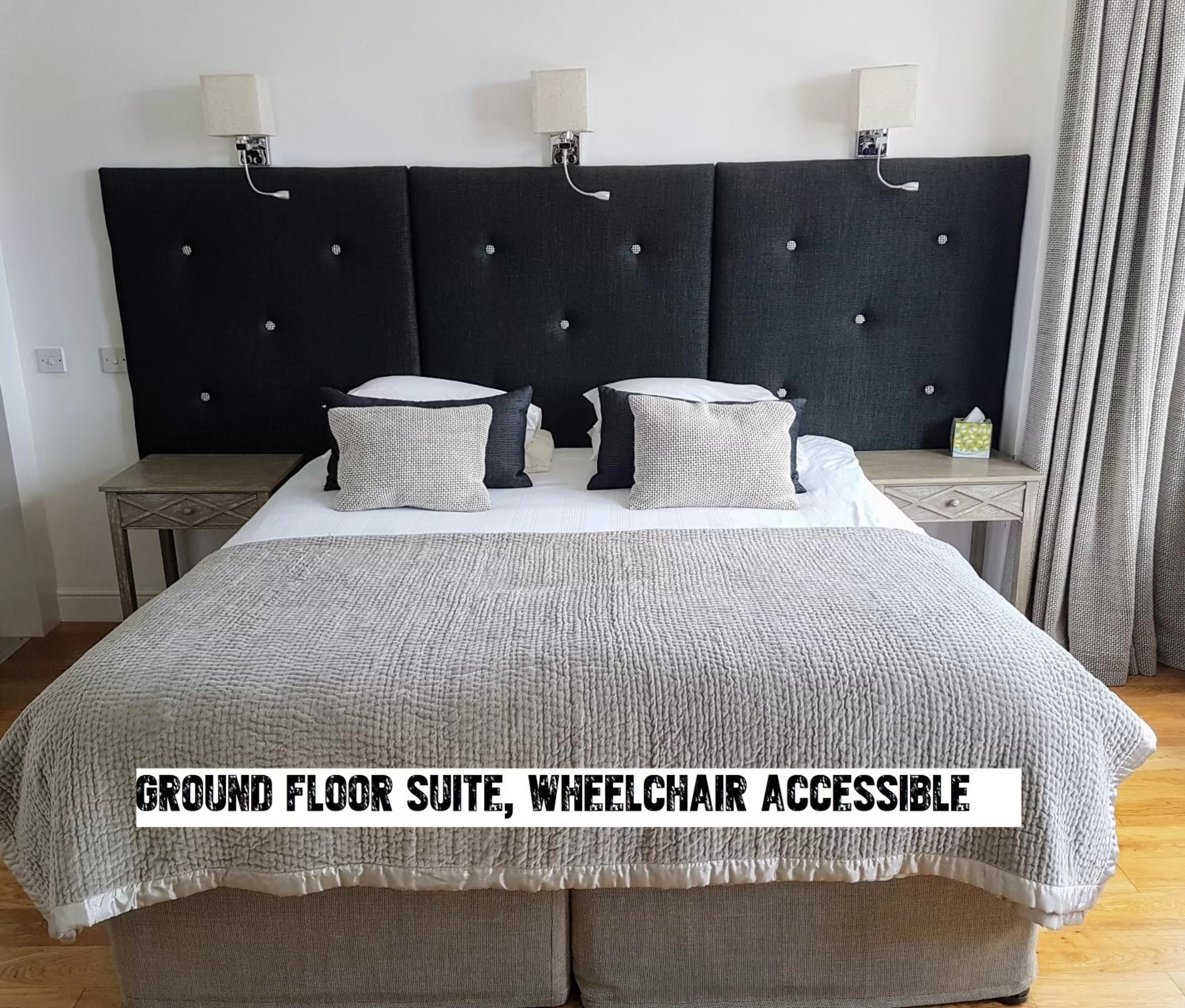 Photo of the whole room, Bed in Boat House Super Suites