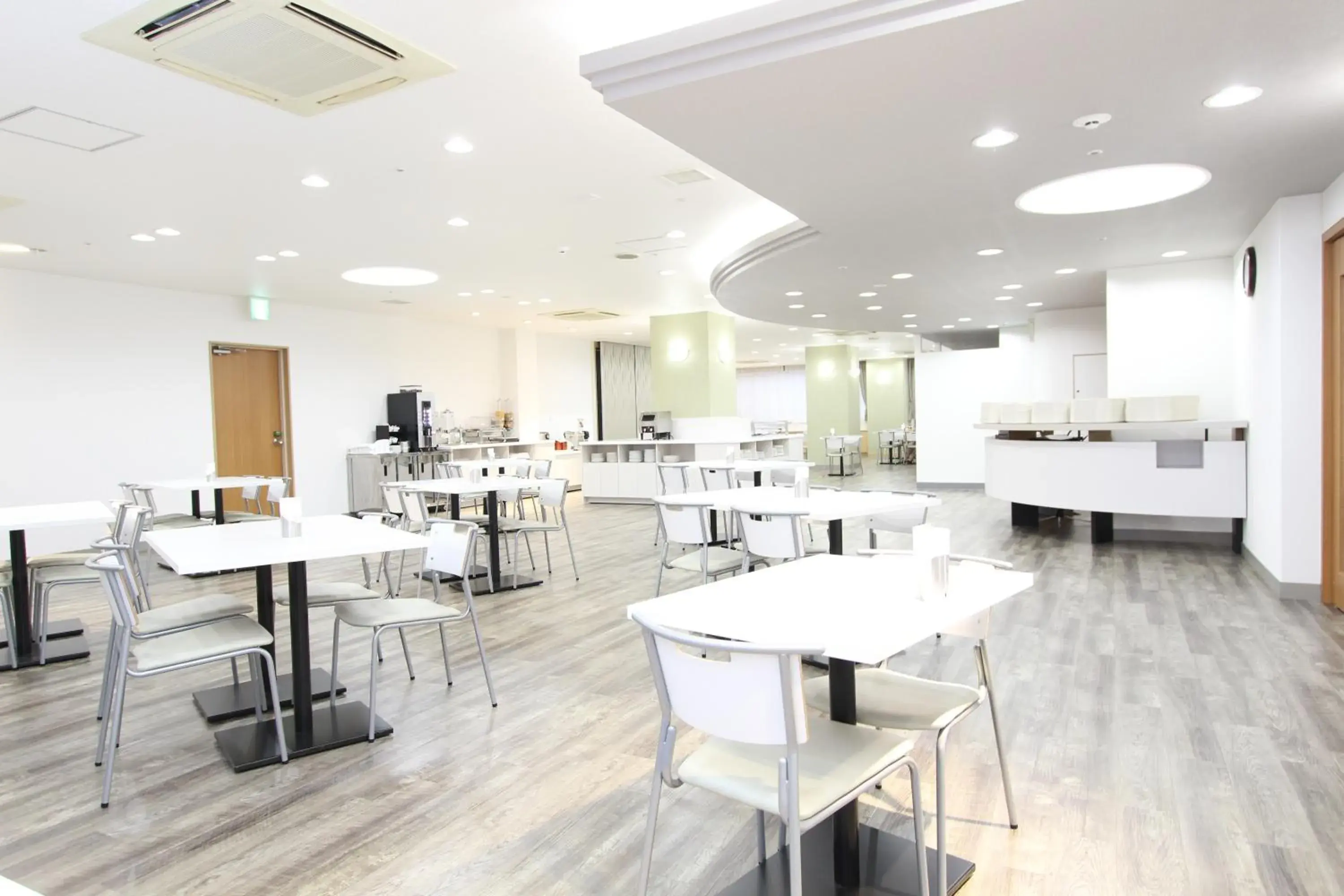 Restaurant/Places to Eat in SureStay Plus Hotel by Best Western Shin-Osaka