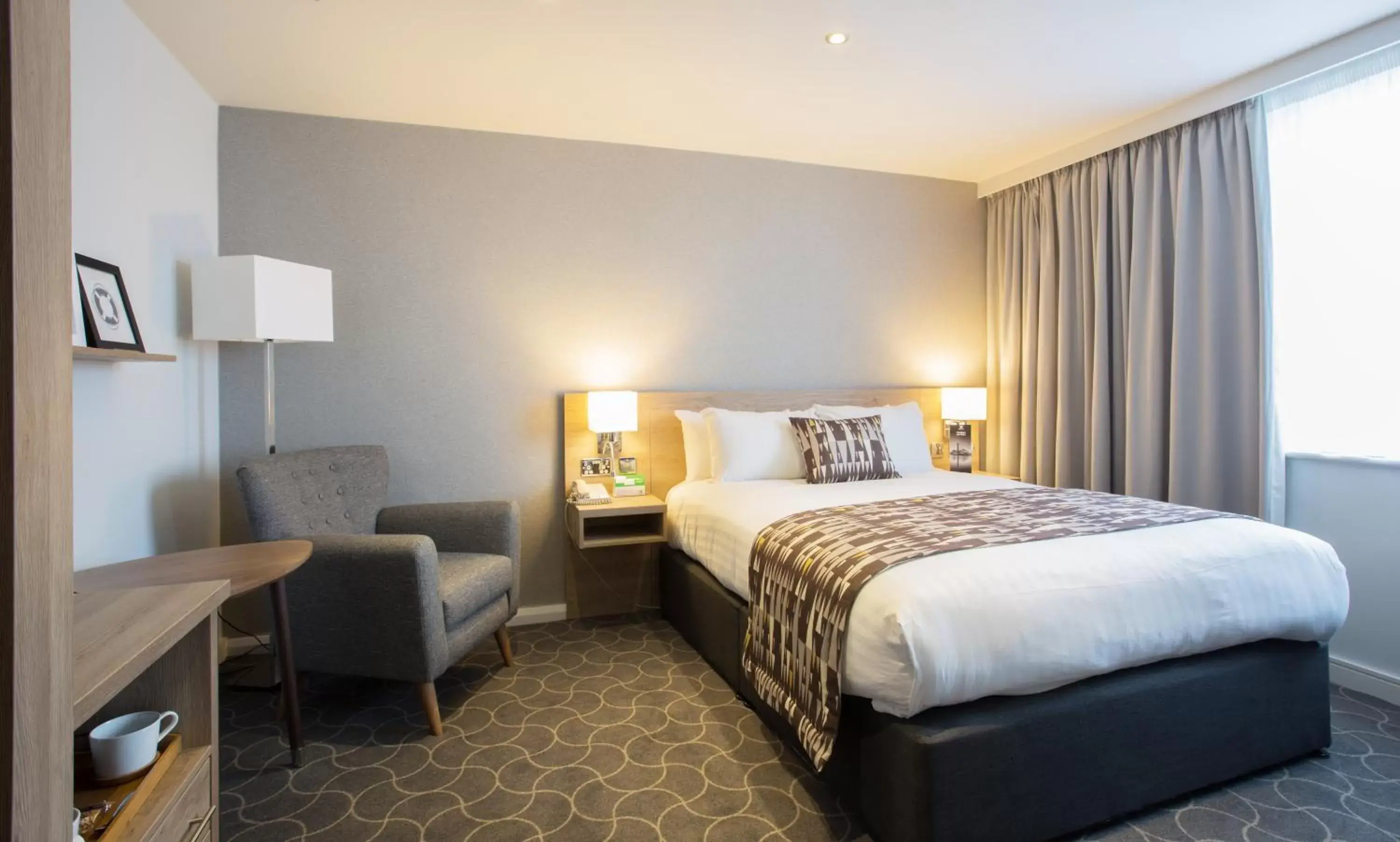 Photo of the whole room, Bed in Holiday Inn Ellesmere Port/Cheshire Oaks, an IHG Hotel