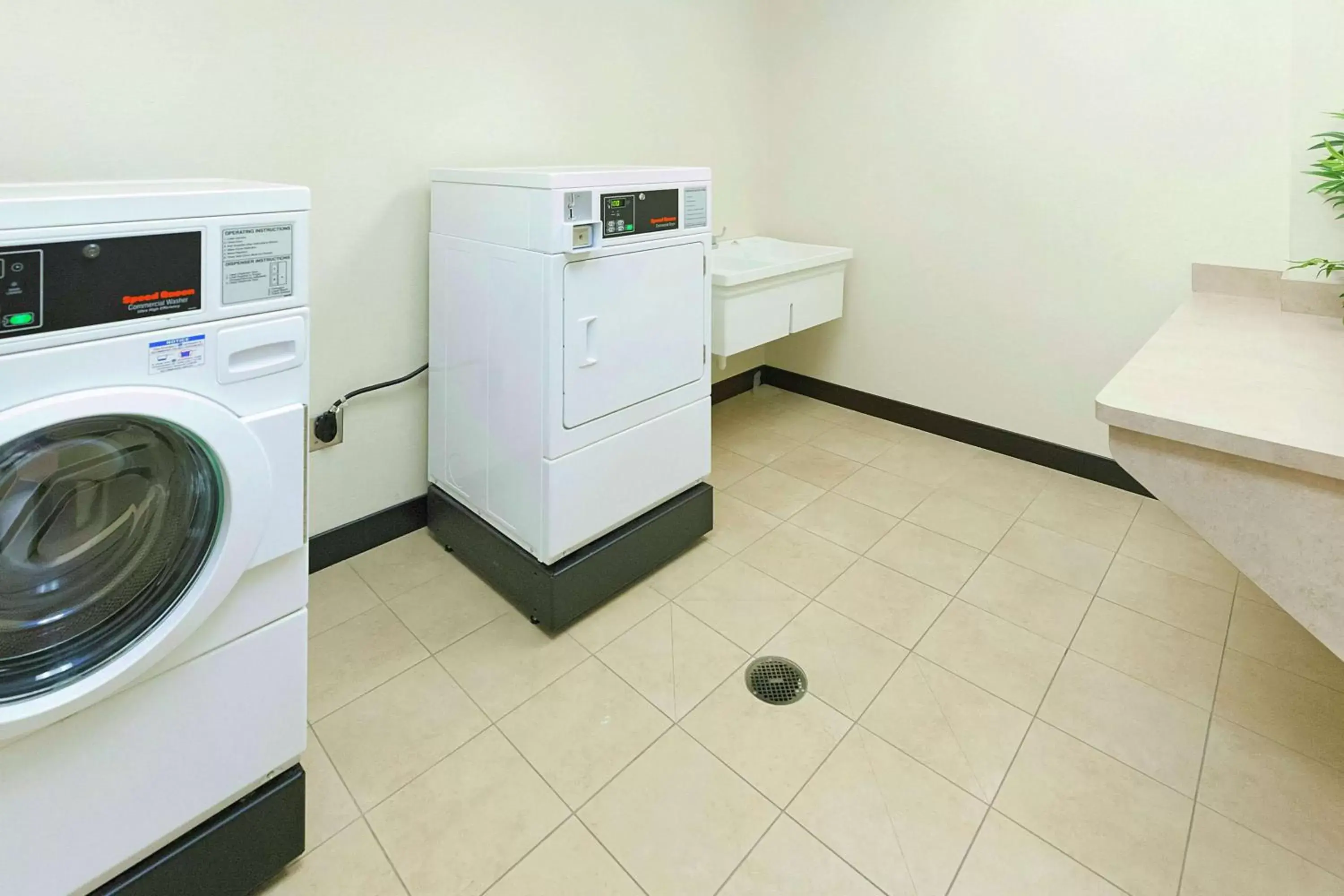 Property building, Kitchen/Kitchenette in Hampton Inn Waynesburg